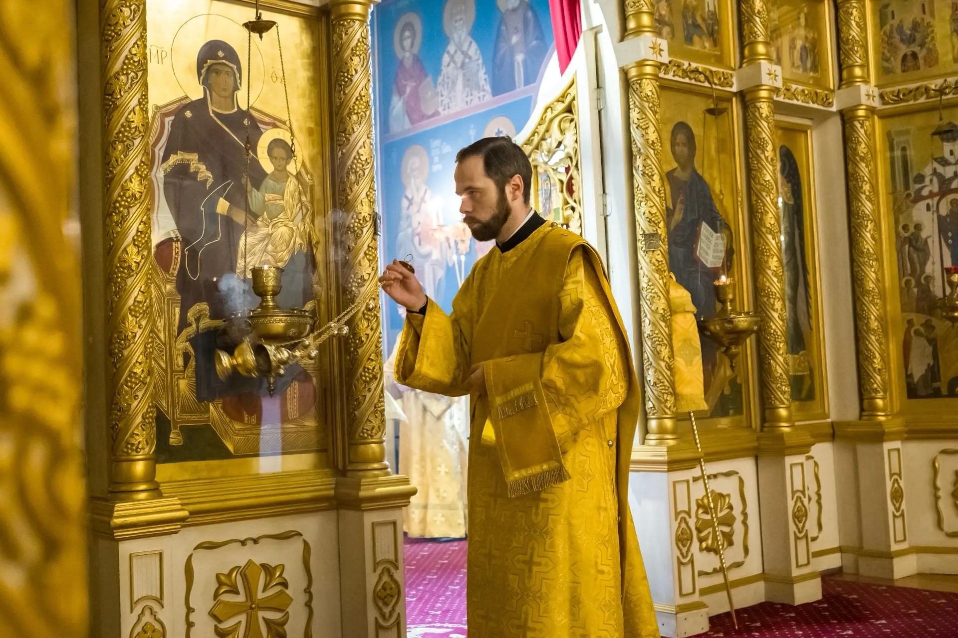 Литургия в четверг 16-й седмицы по Пятидесятнице, свт. Иоасафа, епископа Белгородского и свт. Митрофана, епископа Воронежского