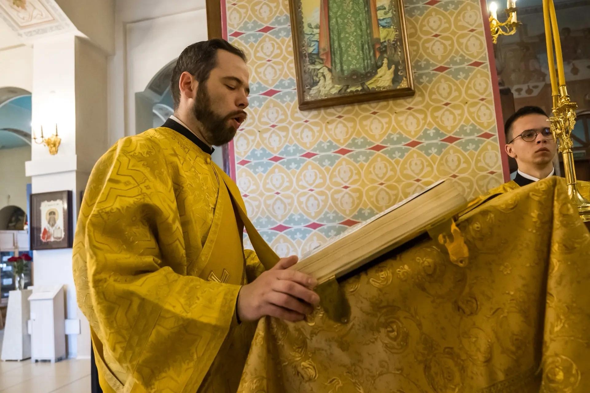 Литургия в четверг 16-й седмицы по Пятидесятнице, свт. Иоасафа, епископа Белгородского и свт. Митрофана, епископа Воронежского