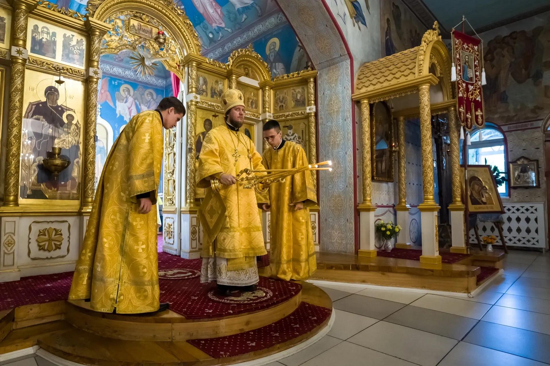 Литургия в четверг 16-й седмицы по Пятидесятнице, свт. Иоасафа, епископа Белгородского и свт. Митрофана, епископа Воронежского