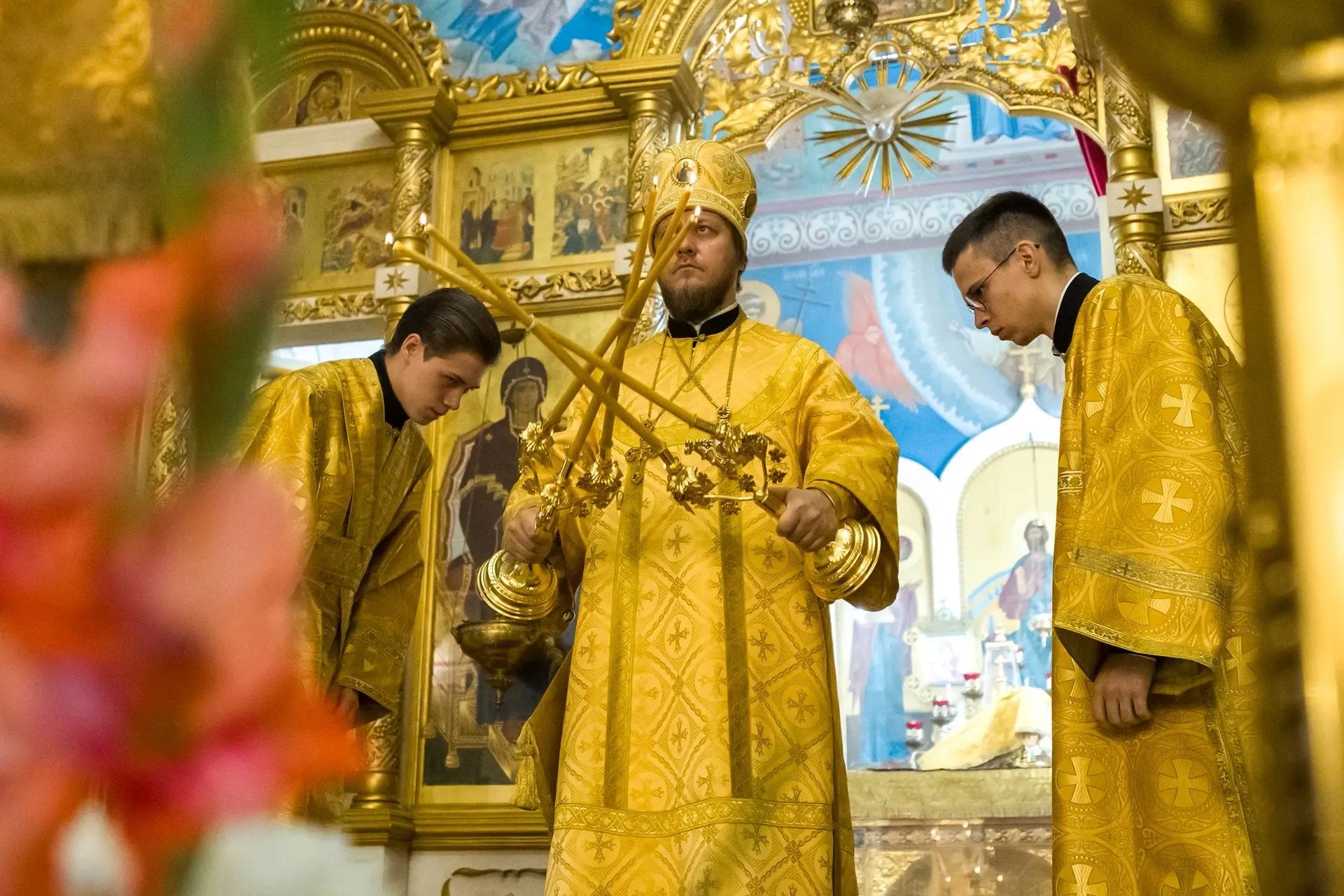 Литургия в четверг 16-й седмицы по Пятидесятнице, свт. Иоасафа, епископа Белгородского и свт. Митрофана, епископа Воронежского