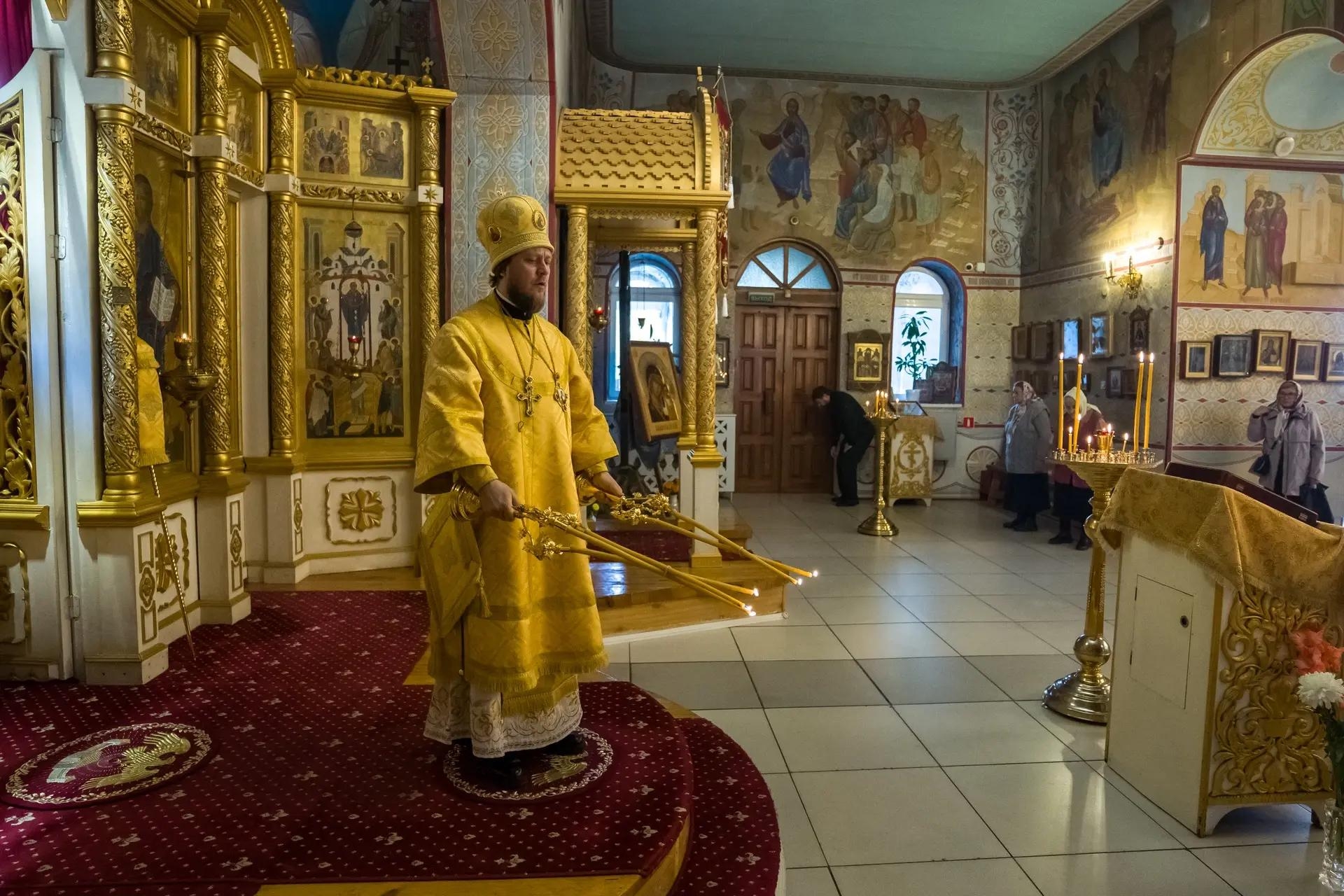 Литургия в четверг 16-й седмицы по Пятидесятнице, свт. Иоасафа, епископа Белгородского и свт. Митрофана, епископа Воронежского
