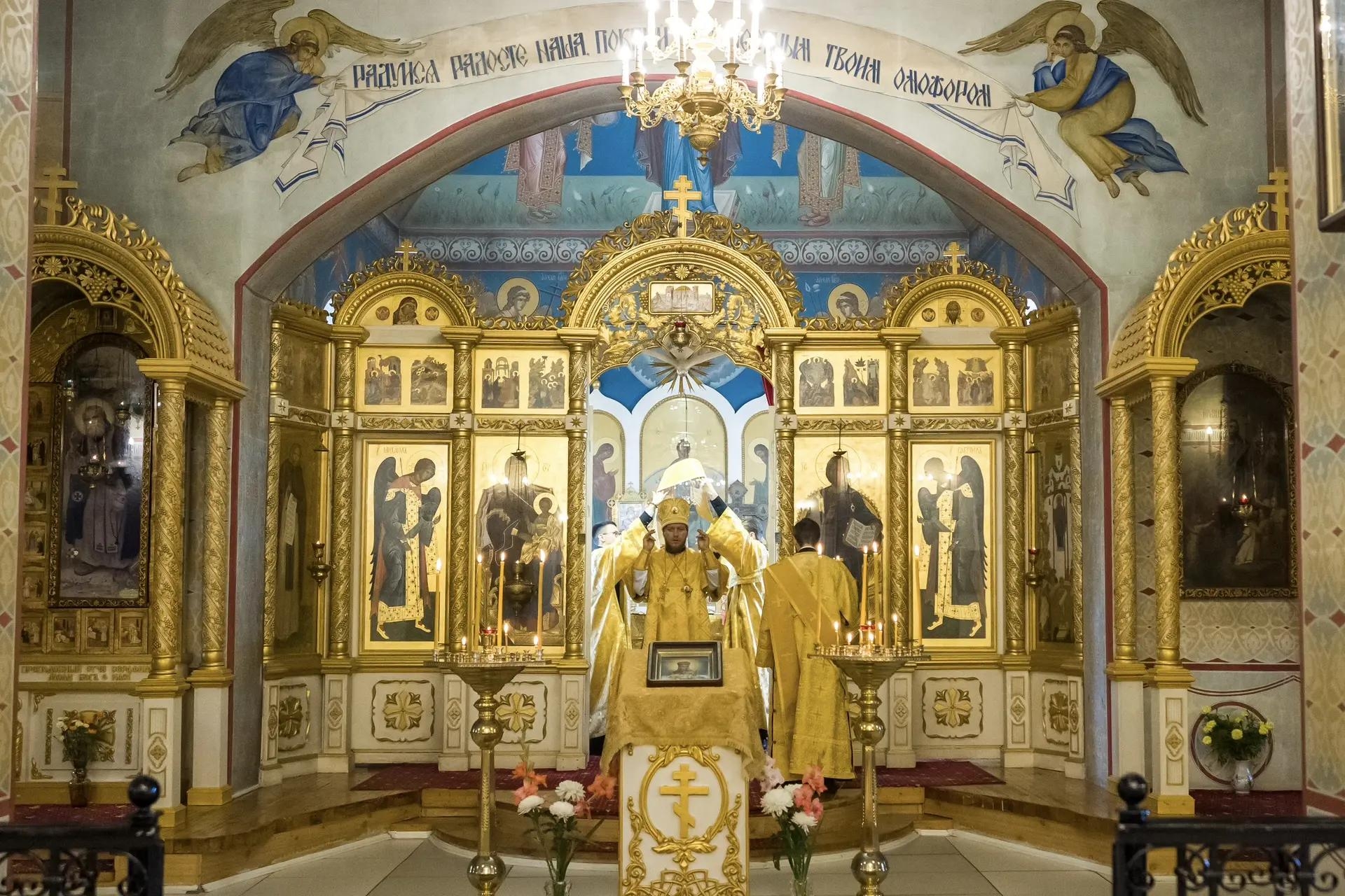 Литургия в четверг 16-й седмицы по Пятидесятнице, свт. Иоасафа, епископа Белгородского и свт. Митрофана, епископа Воронежского