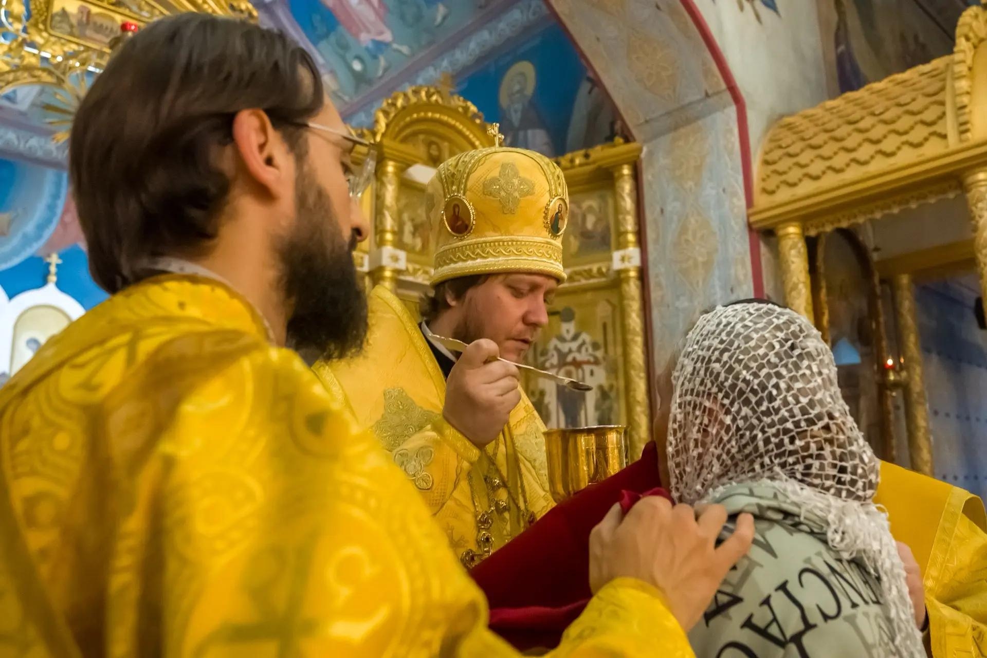 Литургия в четверг 16-й седмицы по Пятидесятнице, свт. Иоасафа, епископа Белгородского и свт. Митрофана, епископа Воронежского