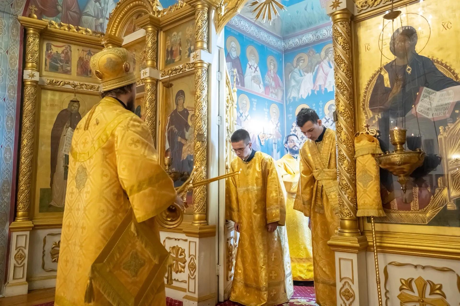 Литургия в пятницу 16-й седмицы по Пятидесятнице, прор. Захарии и прав. Елисаветы, родителей Иоанна Предтечи