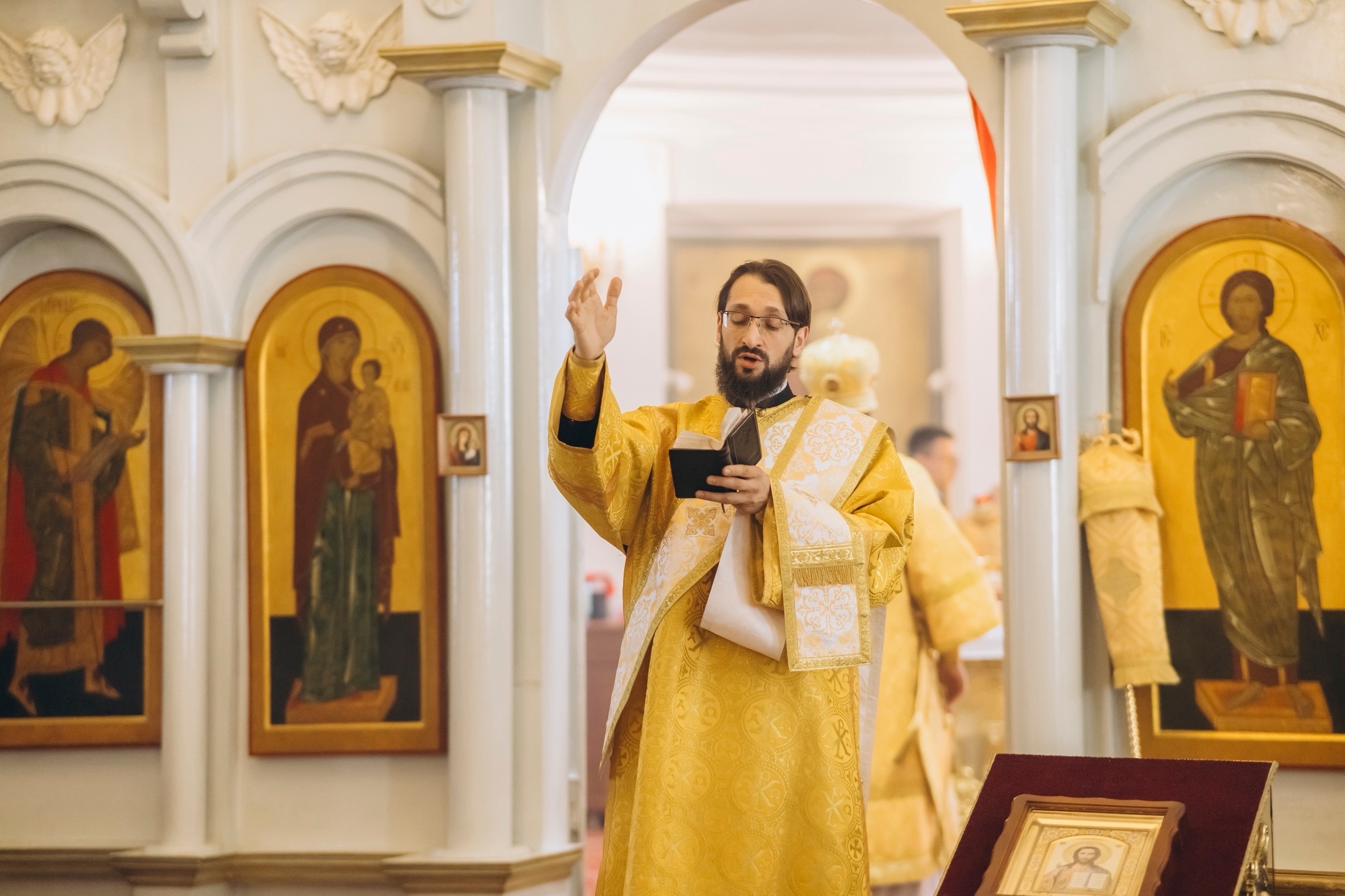 Литургия в субботу 16-й седмицы по Пятидесятнице, воспоминание чуда Архистратига Михаила, бывшего в Хонех в Иоанно-Предтеченском храме г. Катав-Ивановск