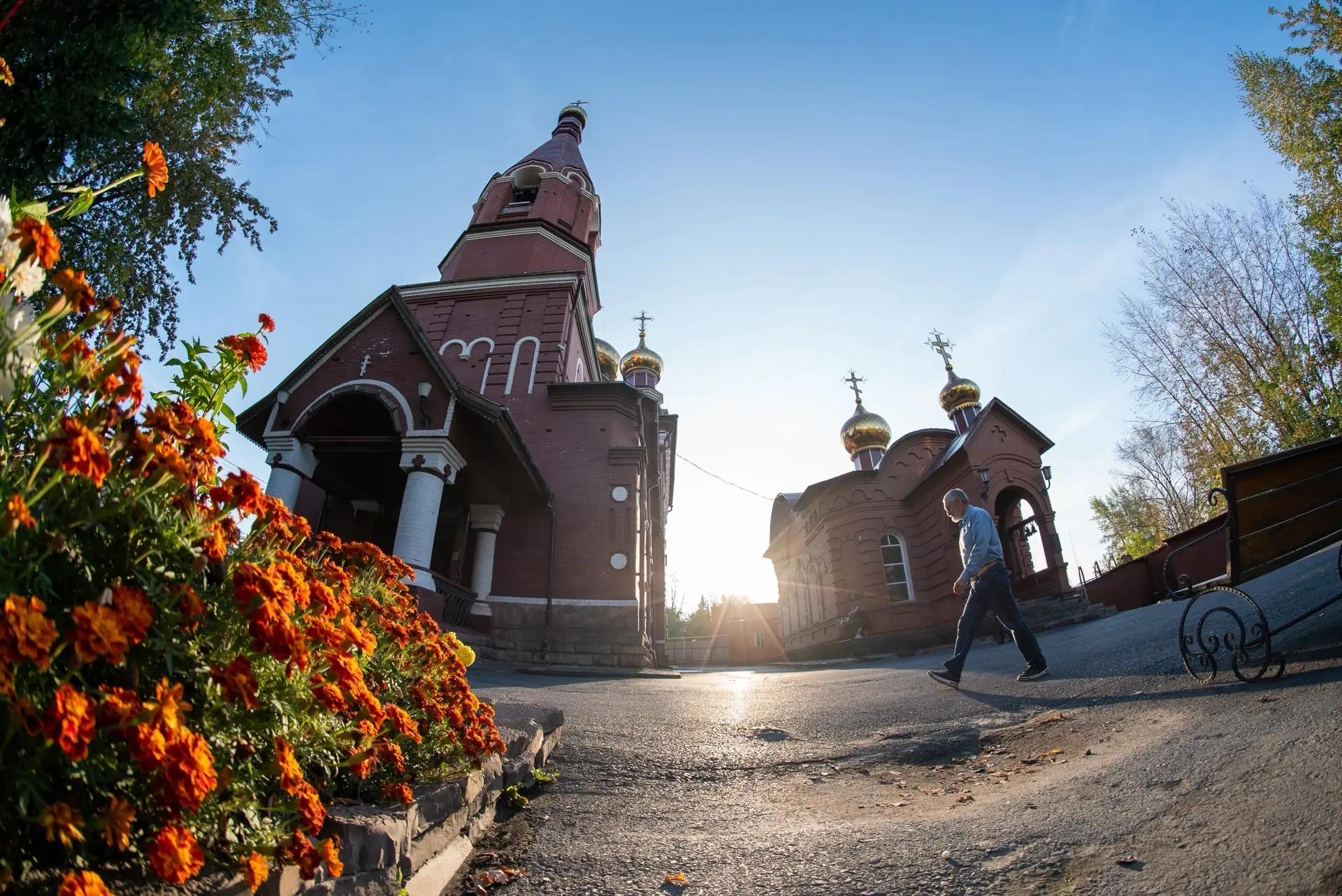 Литургия в Неделю 16-ю по Пятидесятнице, мч. Созонта Помпеольского в Никольском соборном храме г. Сатка