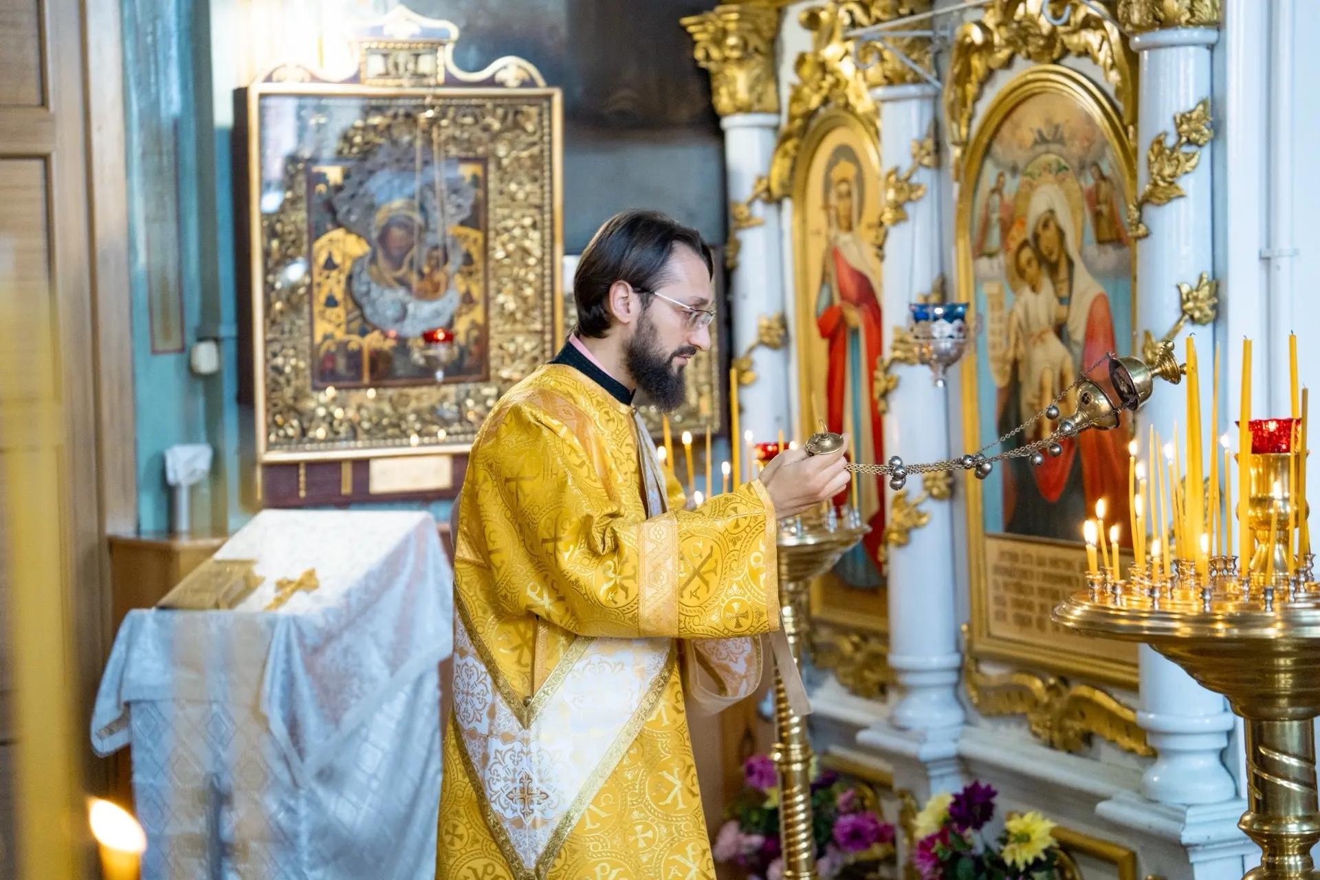 Литургия в Неделю 16-ю по Пятидесятнице, мч. Созонта Помпеольского в Никольском соборном храме г. Сатка