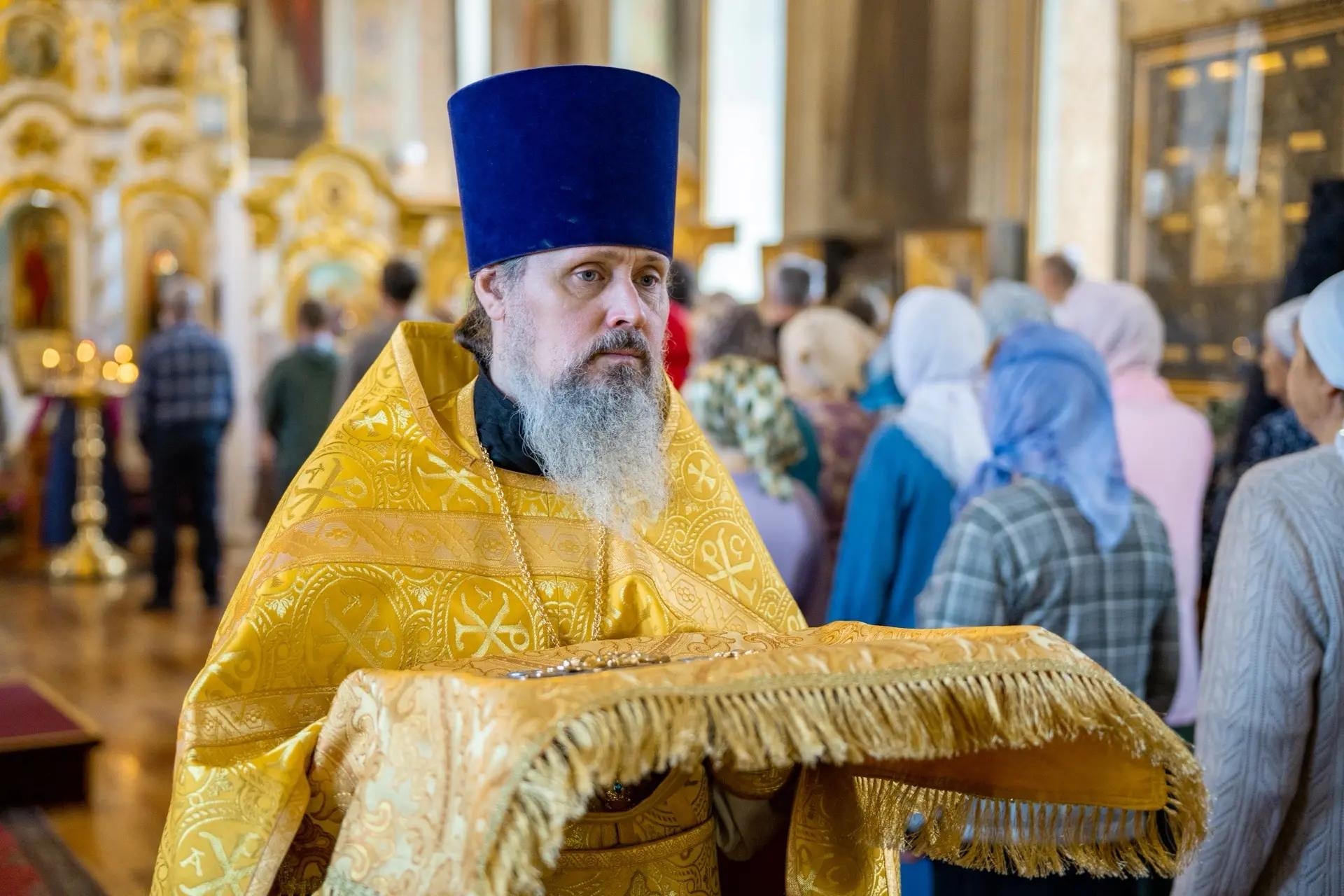 Литургия в Неделю 16-ю по Пятидесятнице, мч. Созонта Помпеольского в Никольском соборном храме г. Сатка