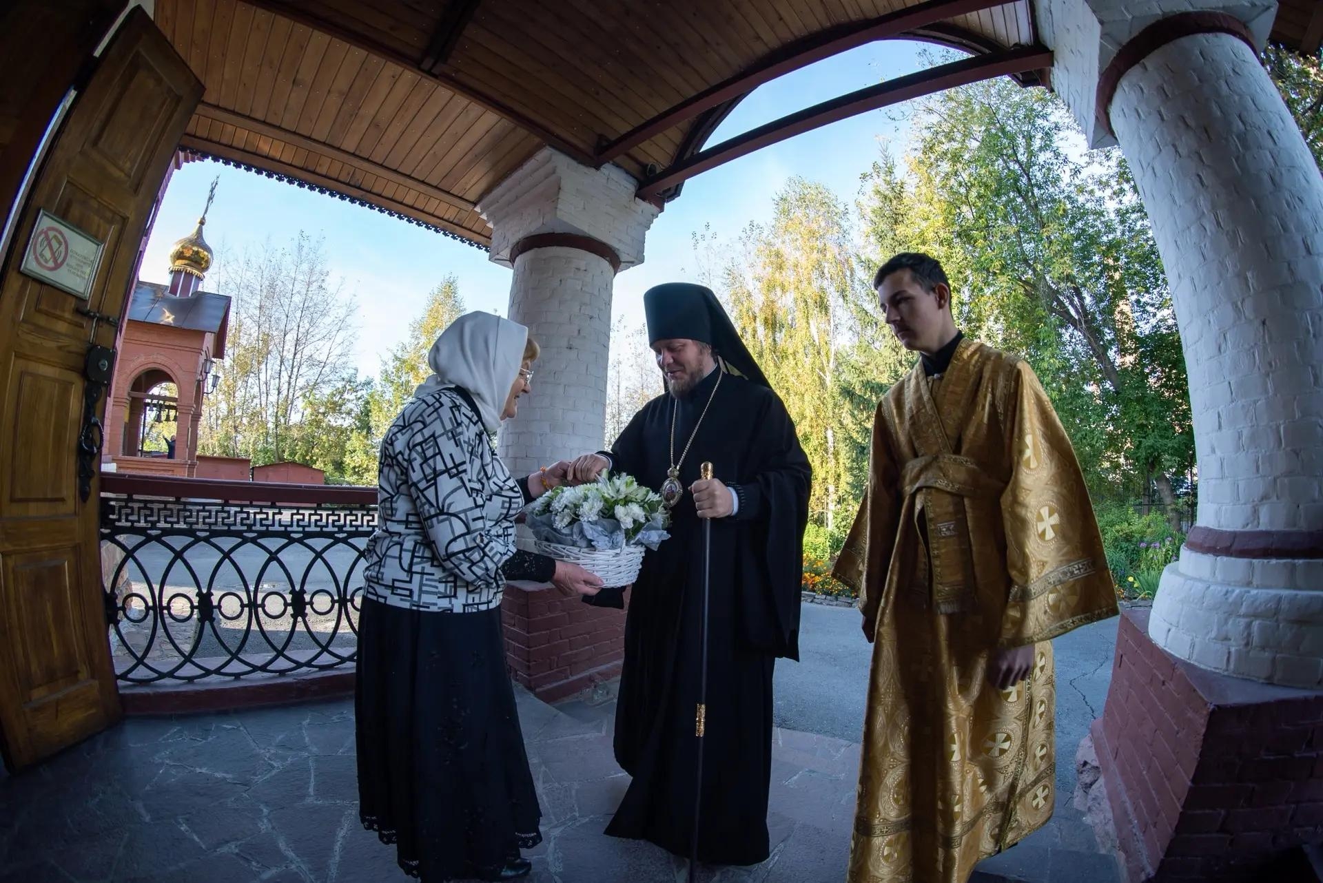 Литургия в Неделю 16-ю по Пятидесятнице, мч. Созонта Помпеольского в Никольском соборном храме г. Сатка