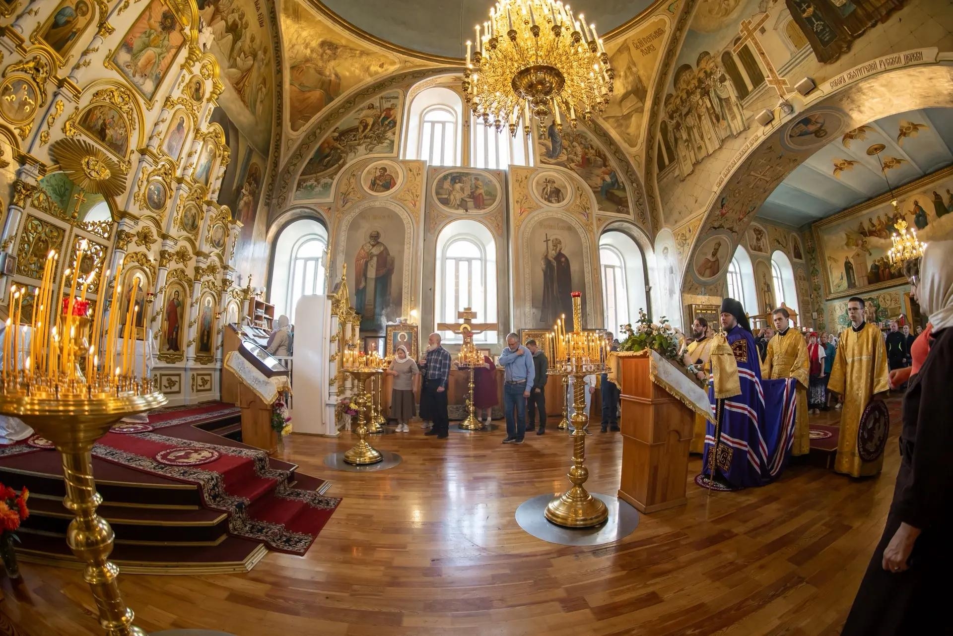 Литургия в Неделю 16-ю по Пятидесятнице, мч. Созонта Помпеольского в Никольском соборном храме г. Сатка