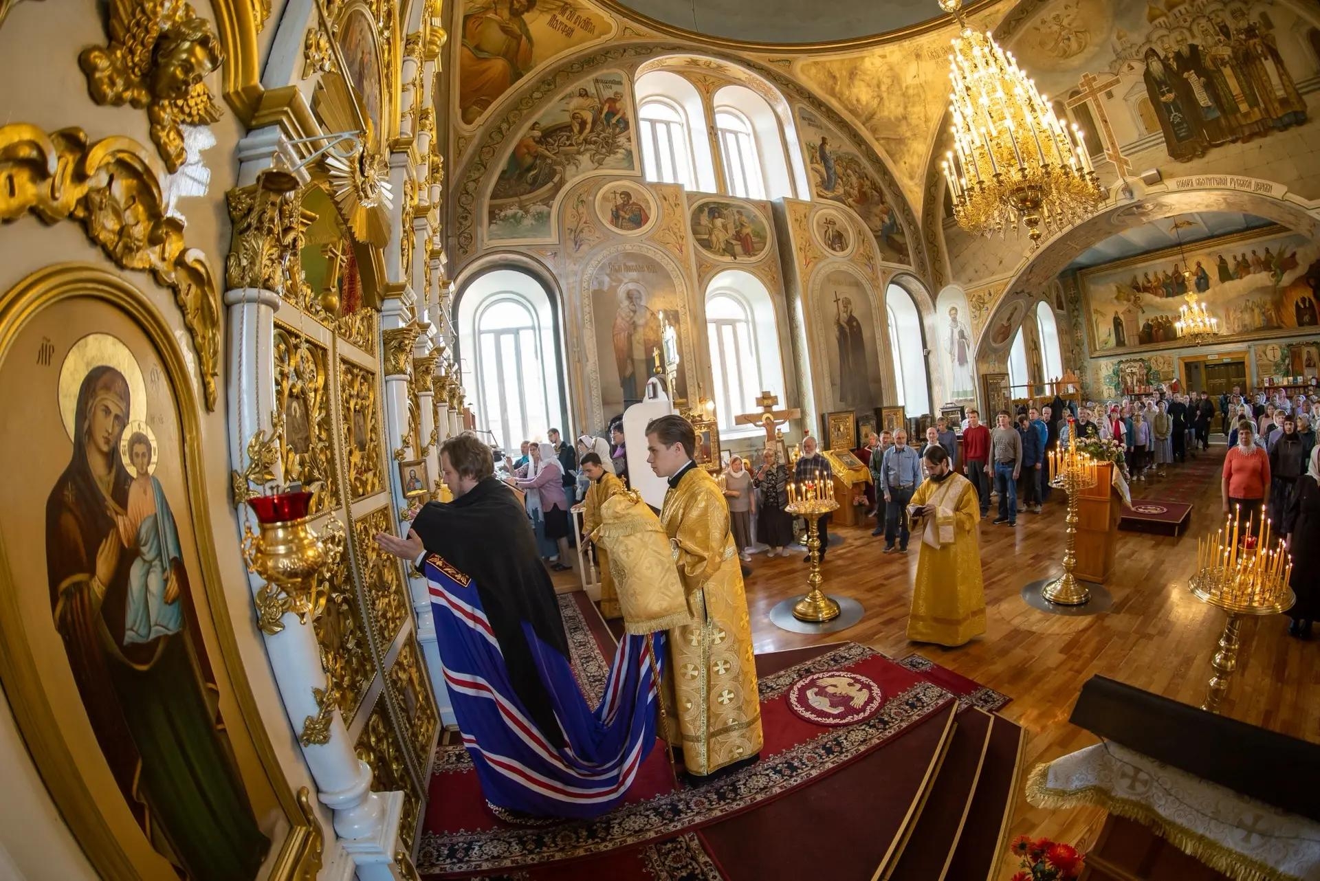 Литургия в Неделю 16-ю по Пятидесятнице, мч. Созонта Помпеольского в Никольском соборном храме г. Сатка