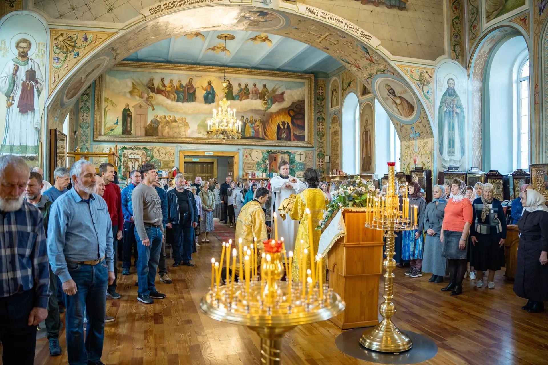 Литургия в Неделю 16-ю по Пятидесятнице, мч. Созонта Помпеольского в Никольском соборном храме г. Сатка