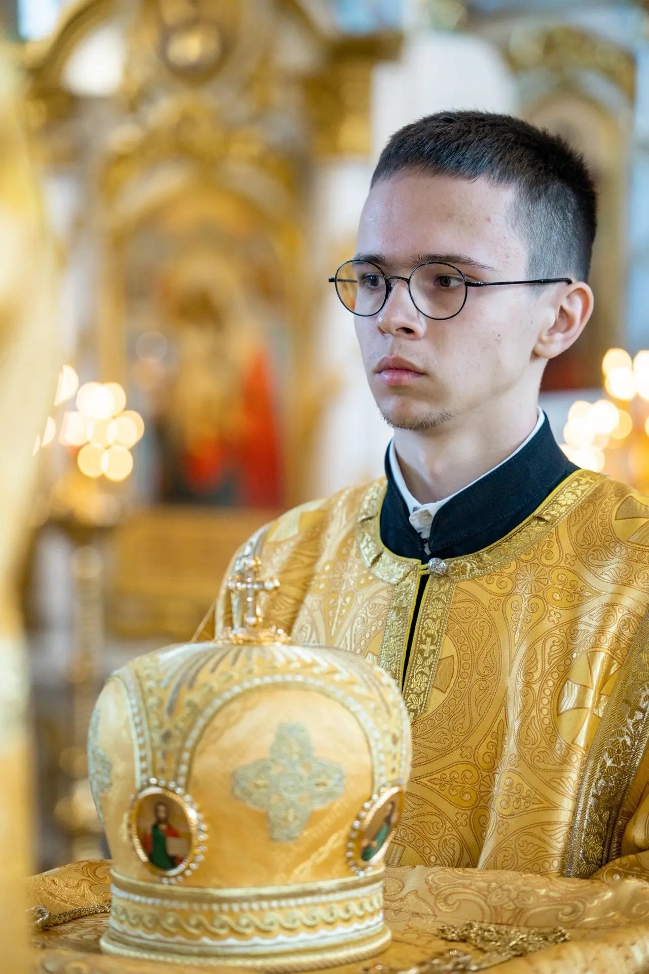Литургия в Неделю 16-ю по Пятидесятнице, мч. Созонта Помпеольского в Никольском соборном храме г. Сатка