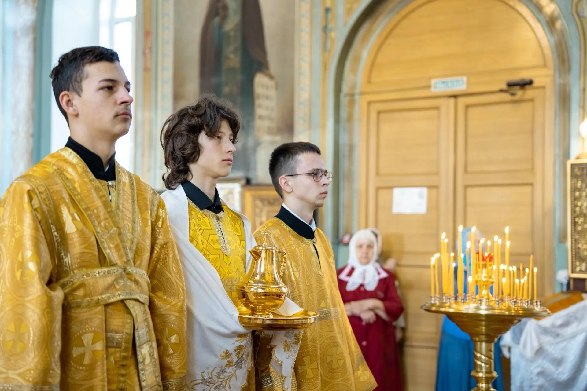 Литургия в Неделю 16-ю по Пятидесятнице, мч. Созонта Помпеольского в Никольском соборном храме г. Сатка