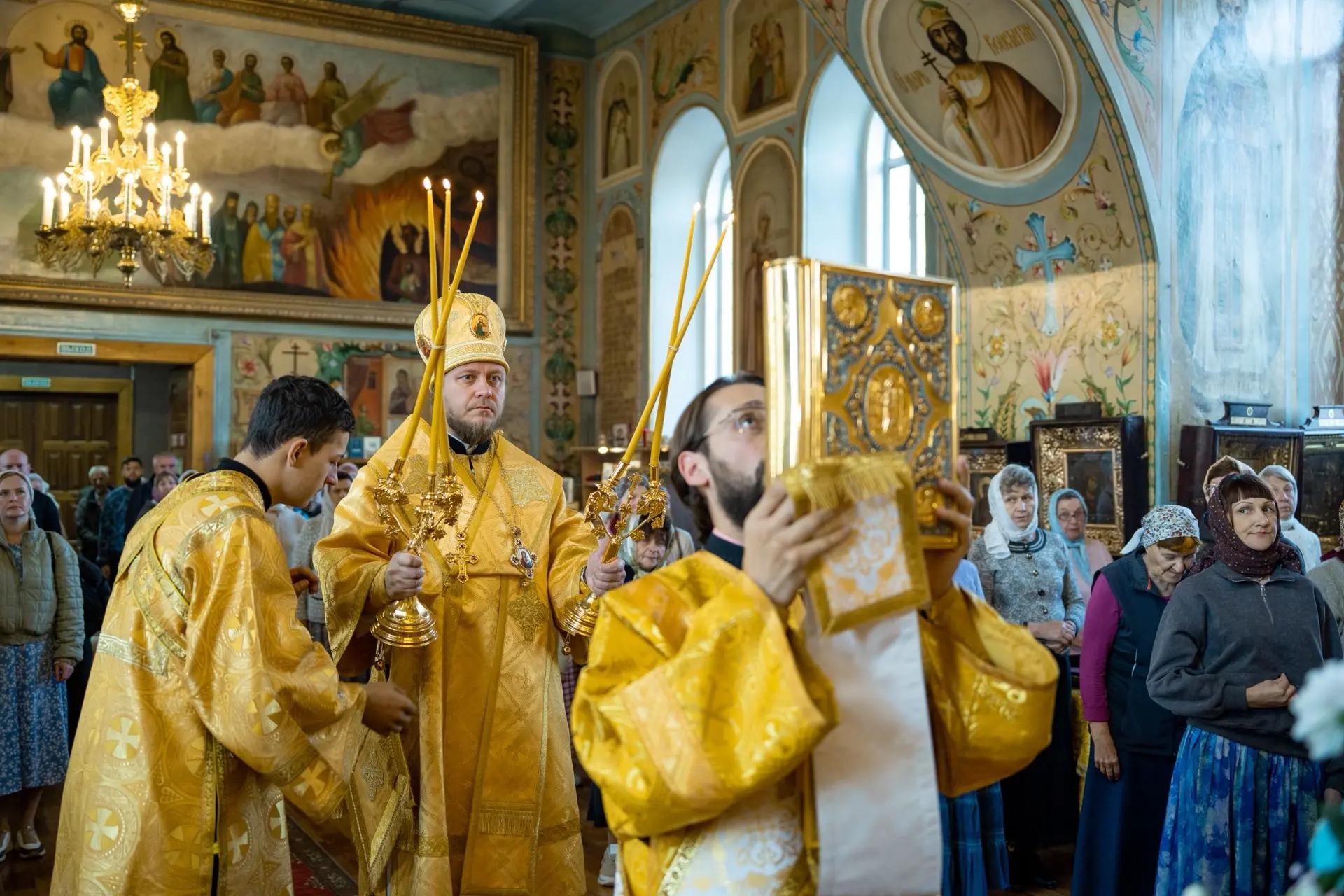 Литургия в Неделю 16-ю по Пятидесятнице, мч. Созонта Помпеольского в Никольском соборном храме г. Сатка