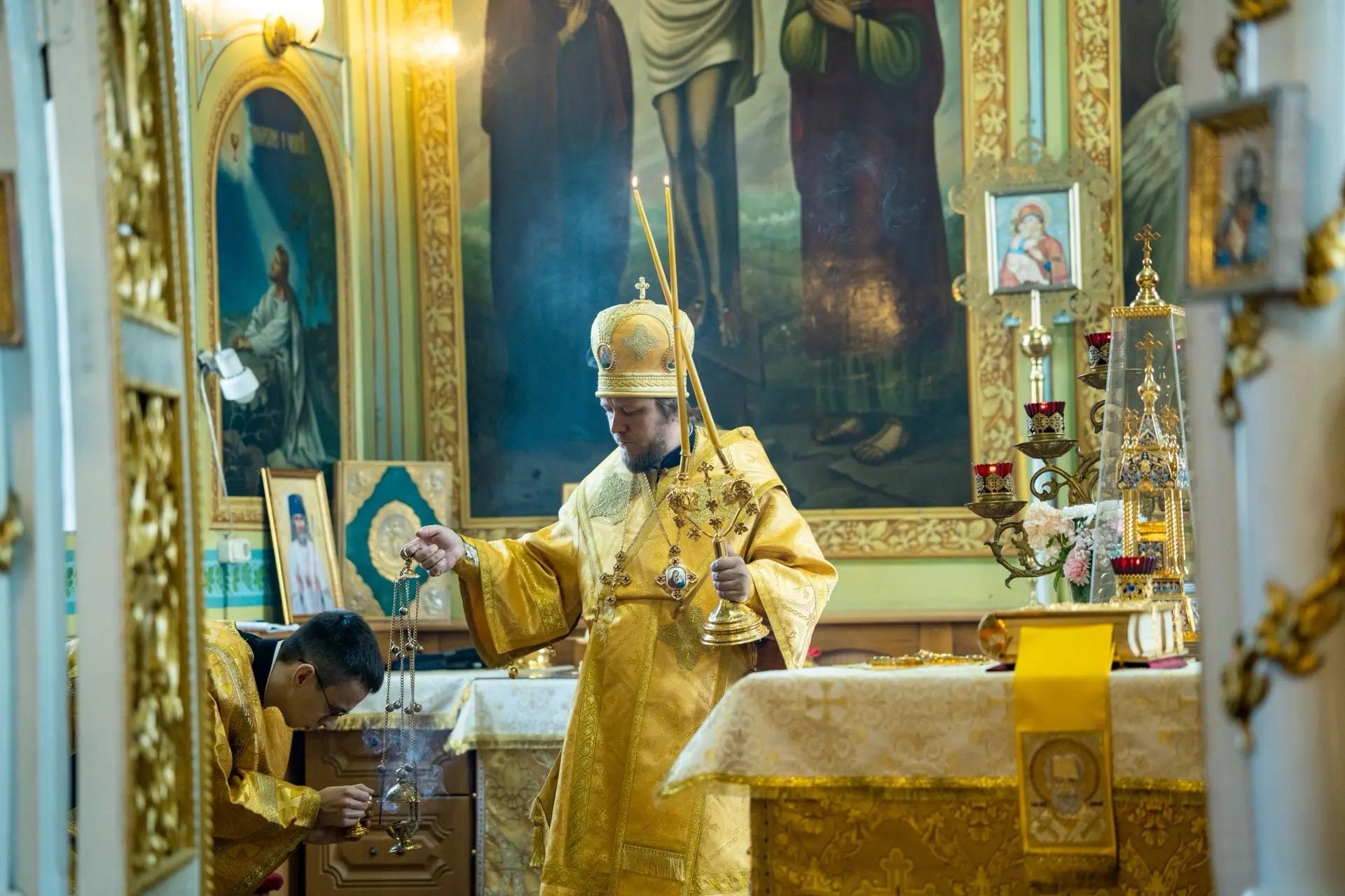 Литургия в Неделю 16-ю по Пятидесятнице, мч. Созонта Помпеольского в Никольском соборном храме г. Сатка
