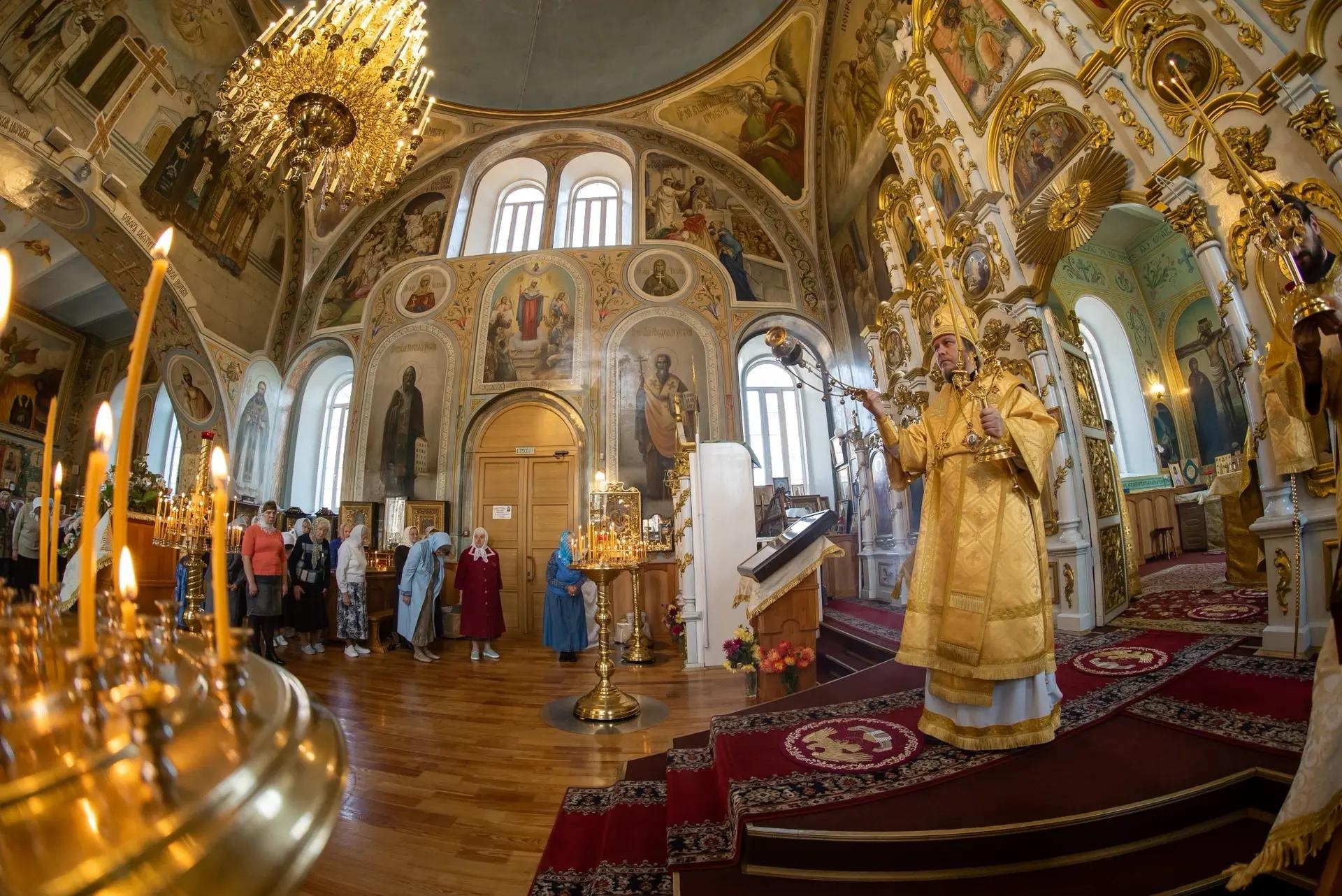 Литургия в Неделю 16-ю по Пятидесятнице, мч. Созонта Помпеольского в Никольском соборном храме г. Сатка