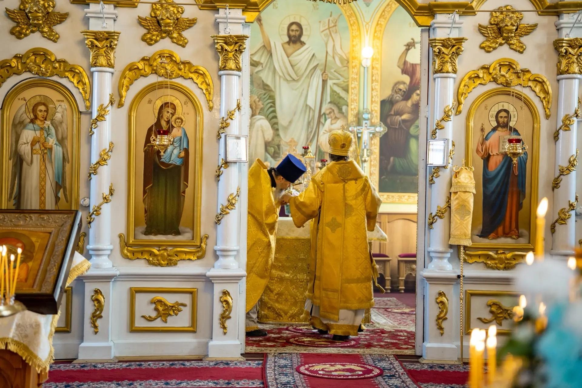Литургия в Неделю 16-ю по Пятидесятнице, мч. Созонта Помпеольского в Никольском соборном храме г. Сатка