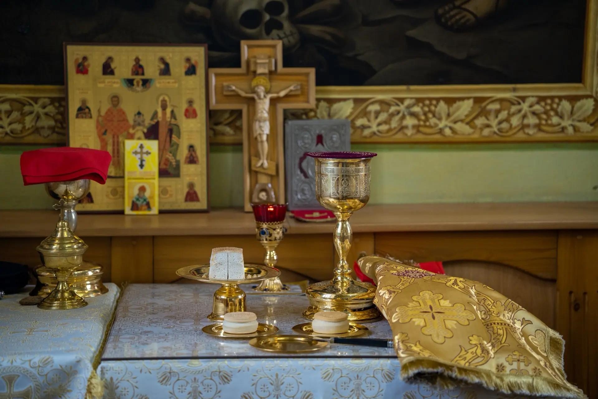 Литургия в Неделю 16-ю по Пятидесятнице, мч. Созонта Помпеольского в Никольском соборном храме г. Сатка
