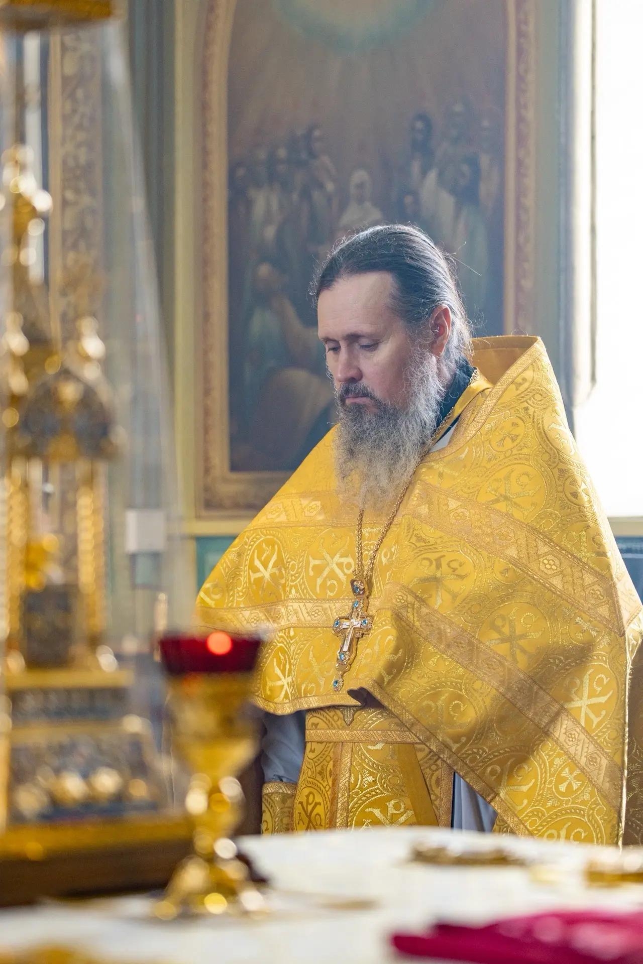 Литургия в Неделю 16-ю по Пятидесятнице, мч. Созонта Помпеольского в Никольском соборном храме г. Сатка