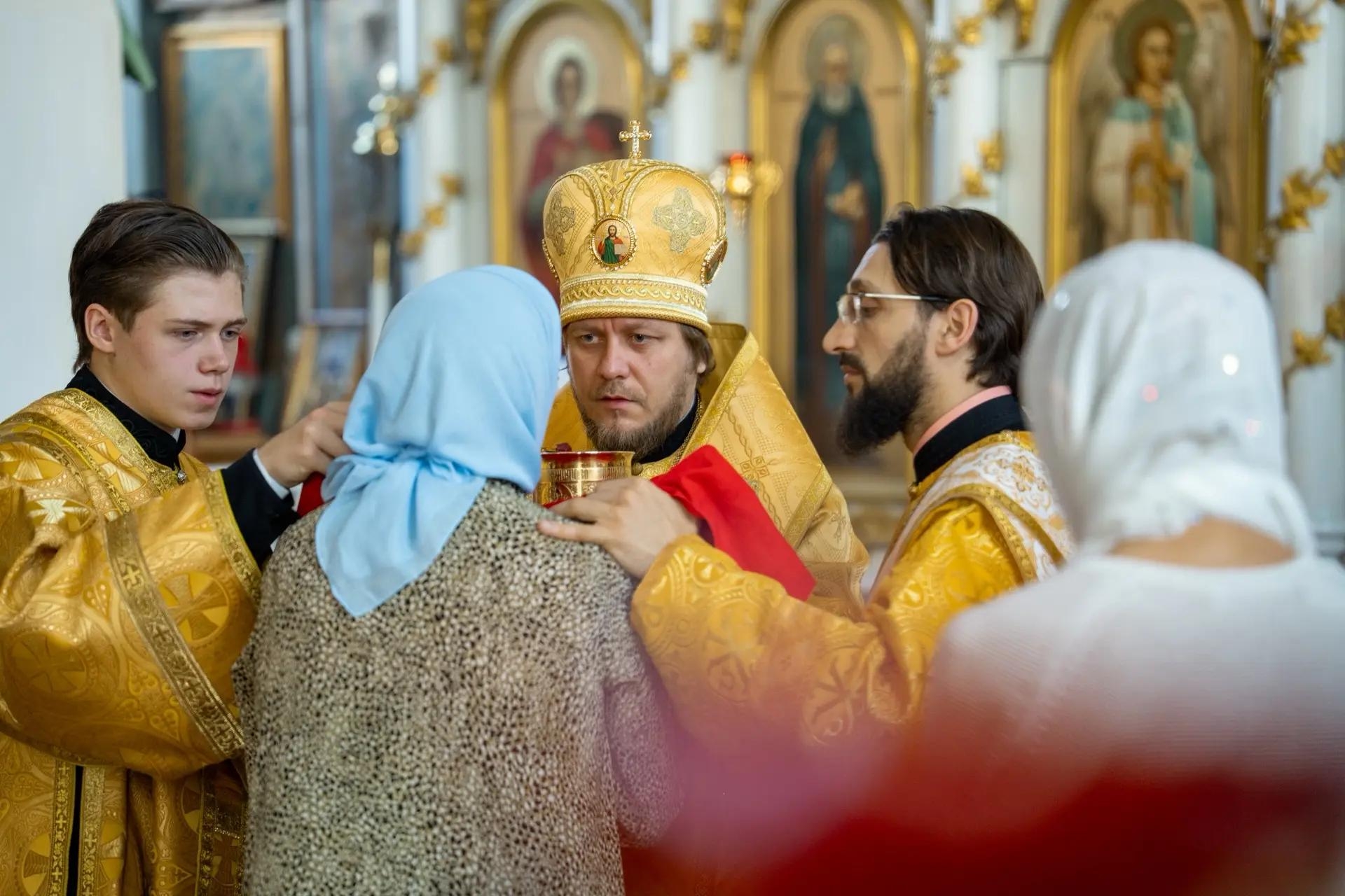 Литургия в Неделю 16-ю по Пятидесятнице, мч. Созонта Помпеольского в Никольском соборном храме г. Сатка