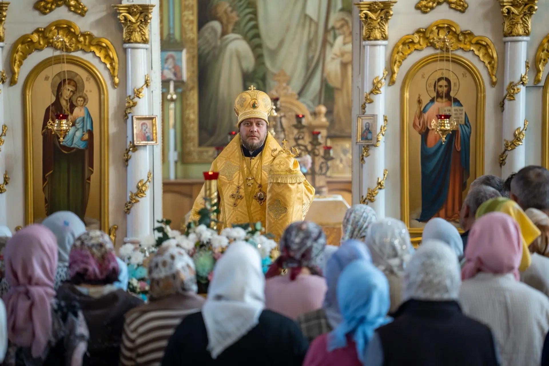Литургия в Неделю 16-ю по Пятидесятнице, мч. Созонта Помпеольского в Никольском соборном храме г. Сатка