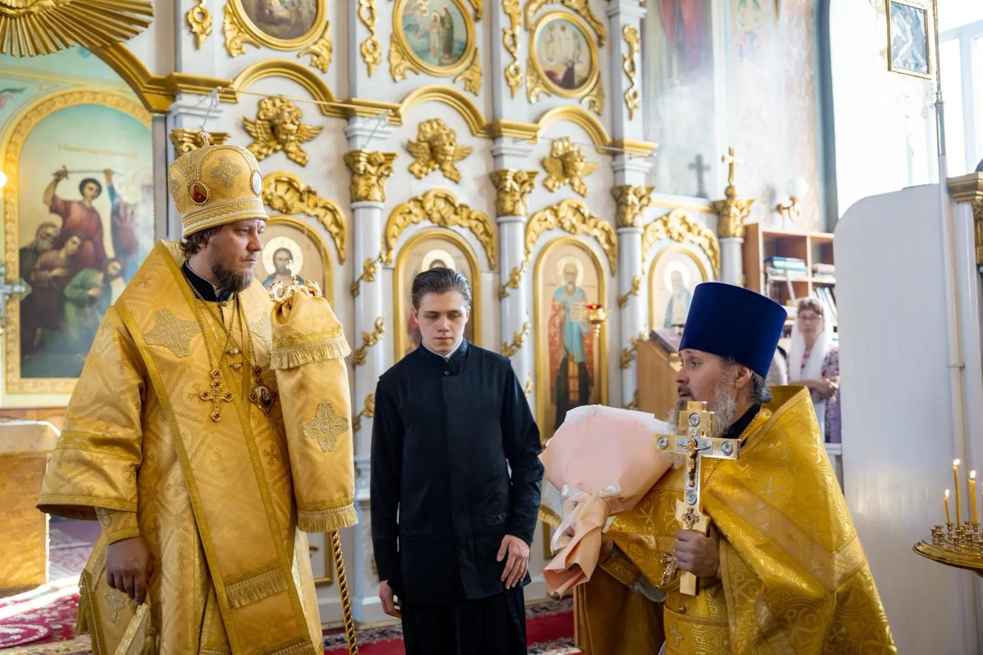 Литургия в Неделю 16-ю по Пятидесятнице, мч. Созонта Помпеольского в Никольском соборном храме г. Сатка