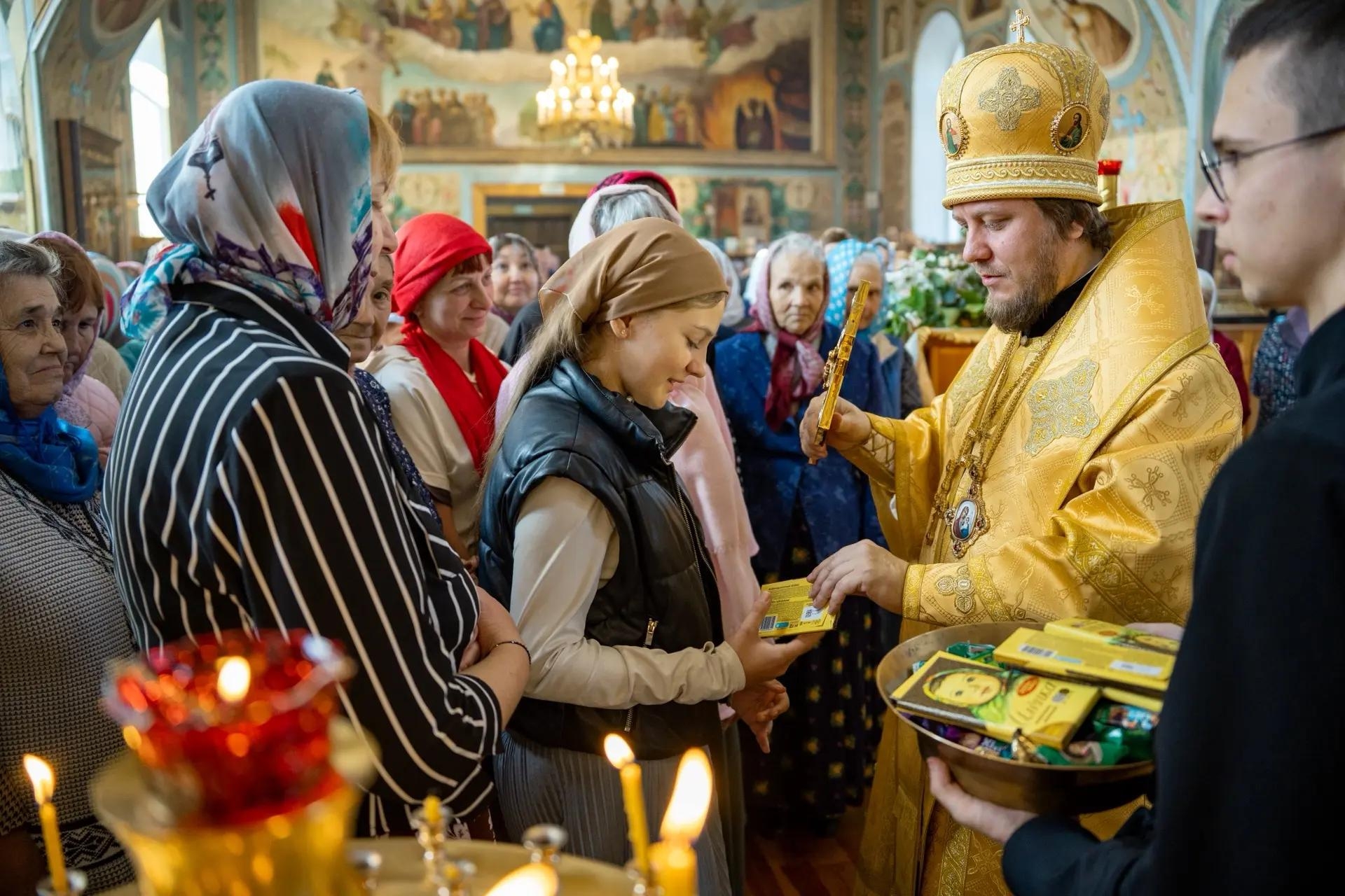 Литургия в Неделю 16-ю по Пятидесятнице, мч. Созонта Помпеольского в Никольском соборном храме г. Сатка