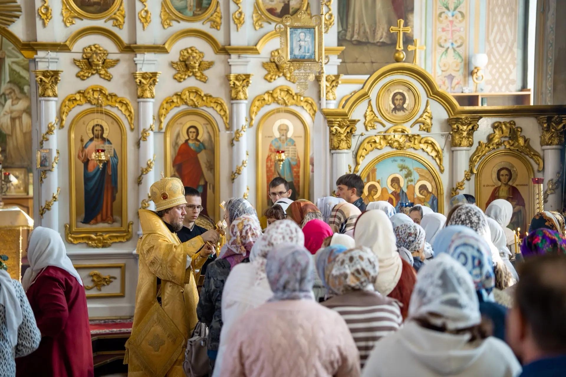 Литургия в Неделю 16-ю по Пятидесятнице, мч. Созонта Помпеольского в Никольском соборном храме г. Сатка