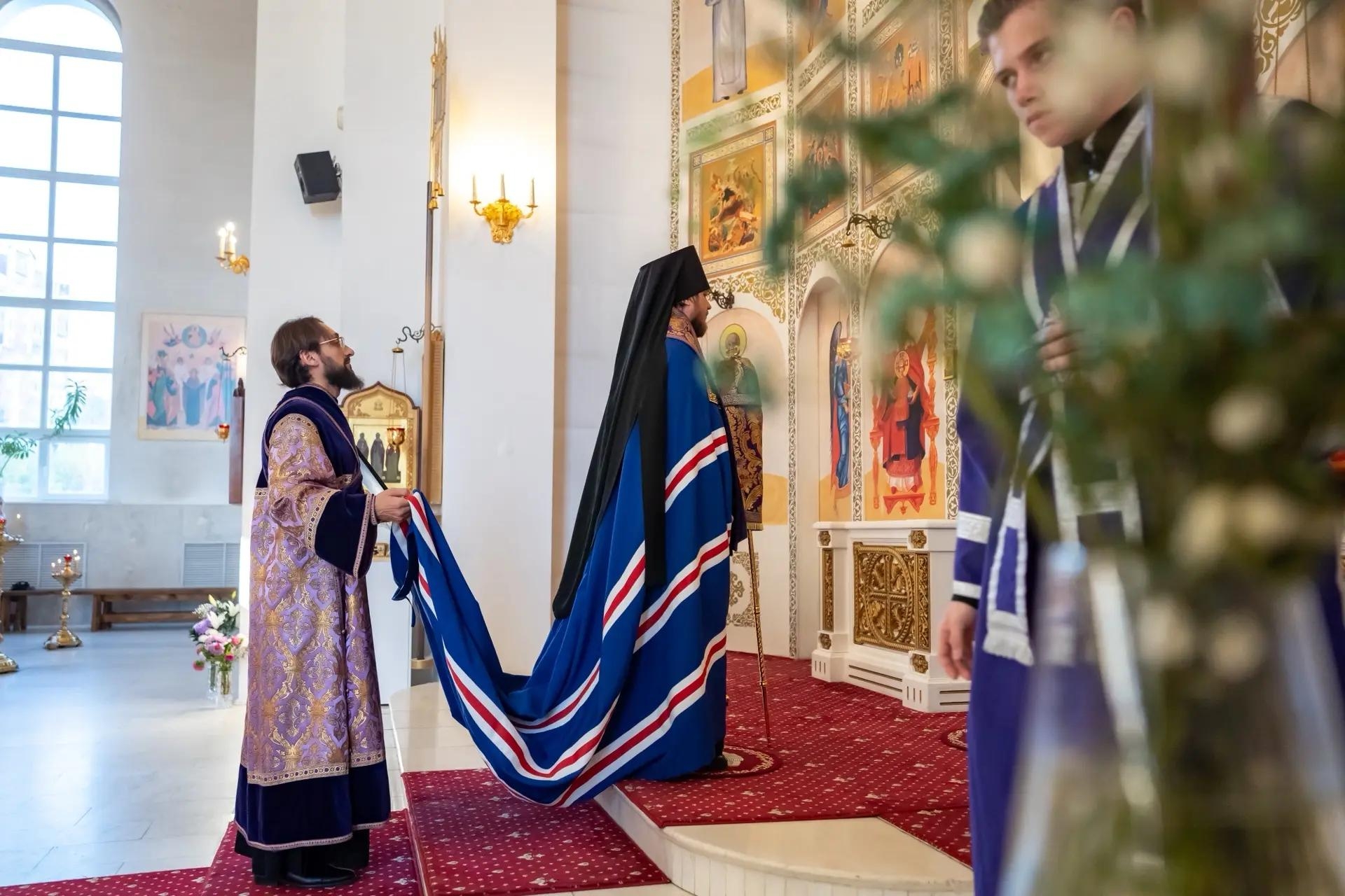 Всенощное бдение в канун Недели 17-й по Пятидесятнице, Воздвижения Честного и Животворящего Креста Господня
