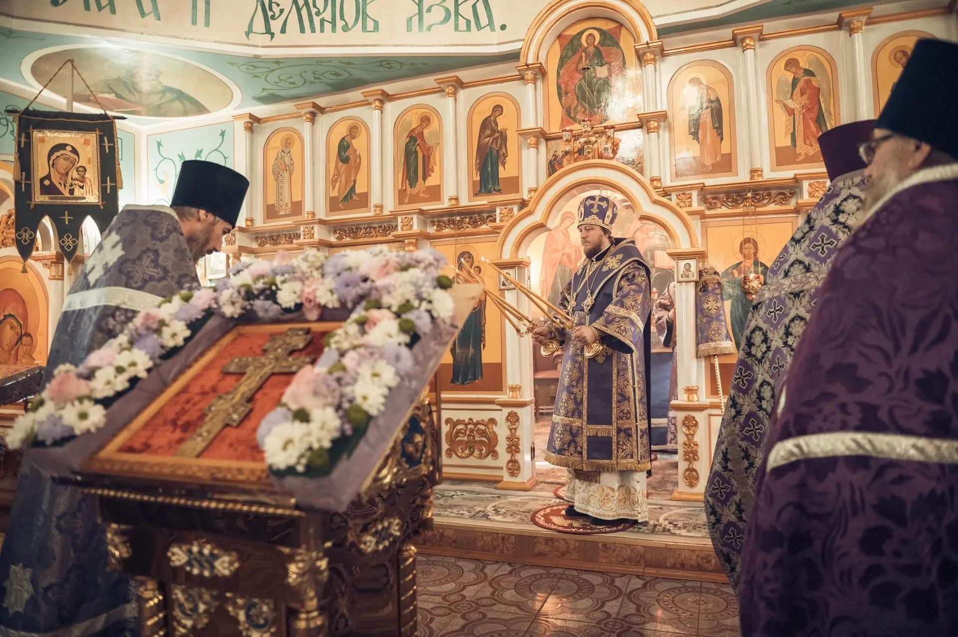 Литургия на Воздвижение Честного и Животворящего Креста Господня в Крестовоздвиженском храме г. Бакал