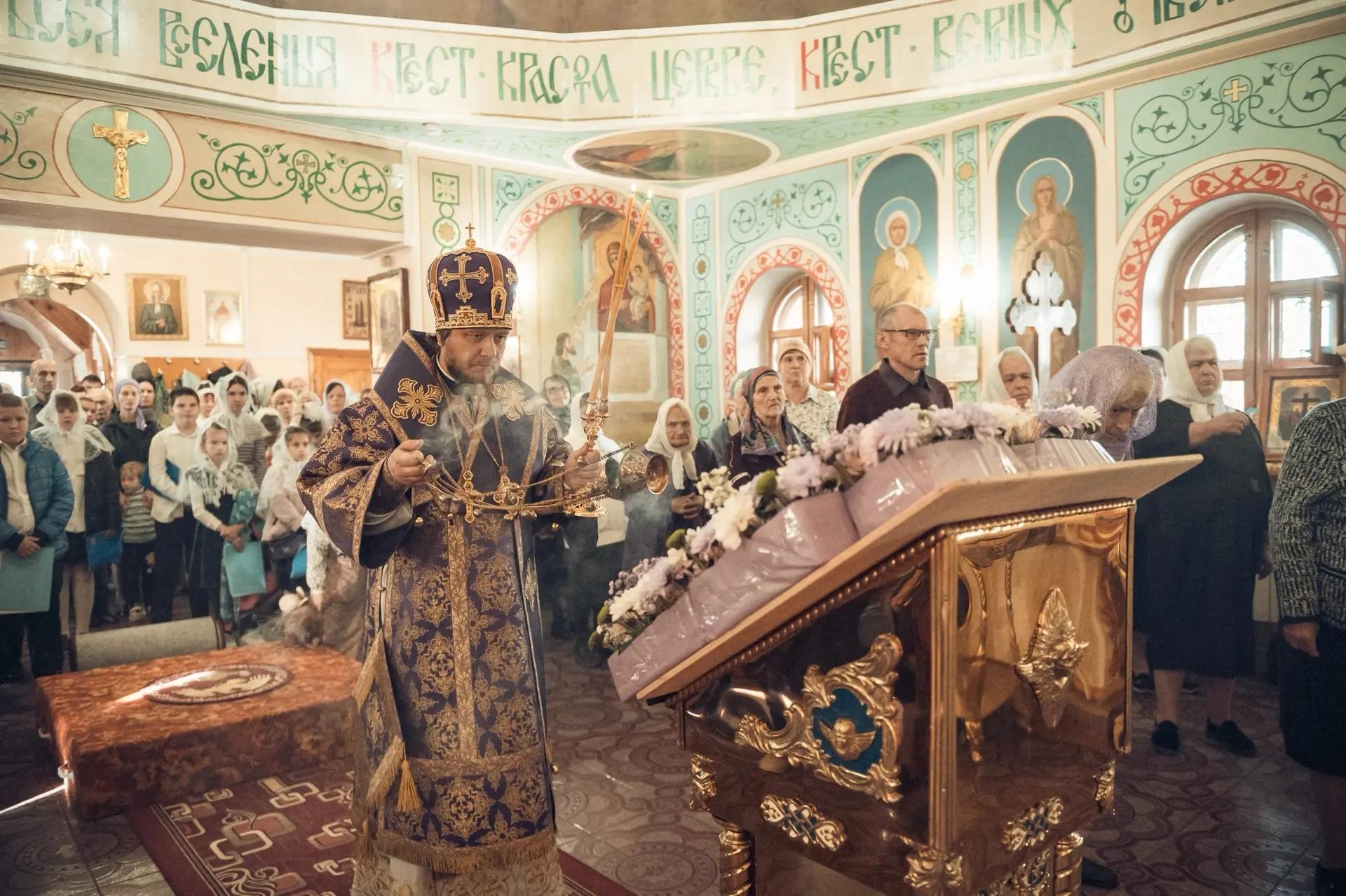 Литургия на Воздвижение Честного и Животворящего Креста Господня в Крестовоздвиженском храме г. Бакал