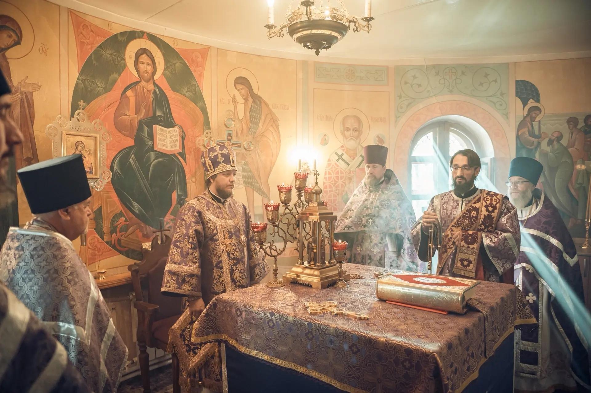 Литургия на Воздвижение Честного и Животворящего Креста Господня в Крестовоздвиженском храме г. Бакал