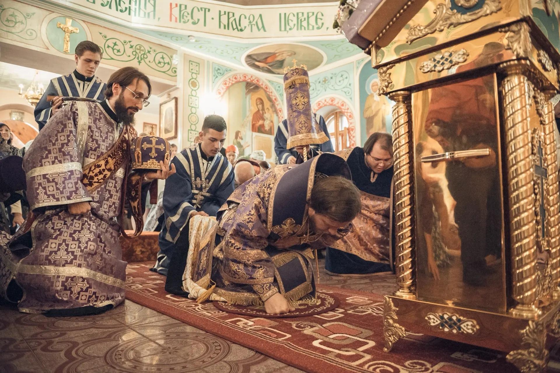 Литургия на Воздвижение Честного и Животворящего Креста Господня в Крестовоздвиженском храме г. Бакал