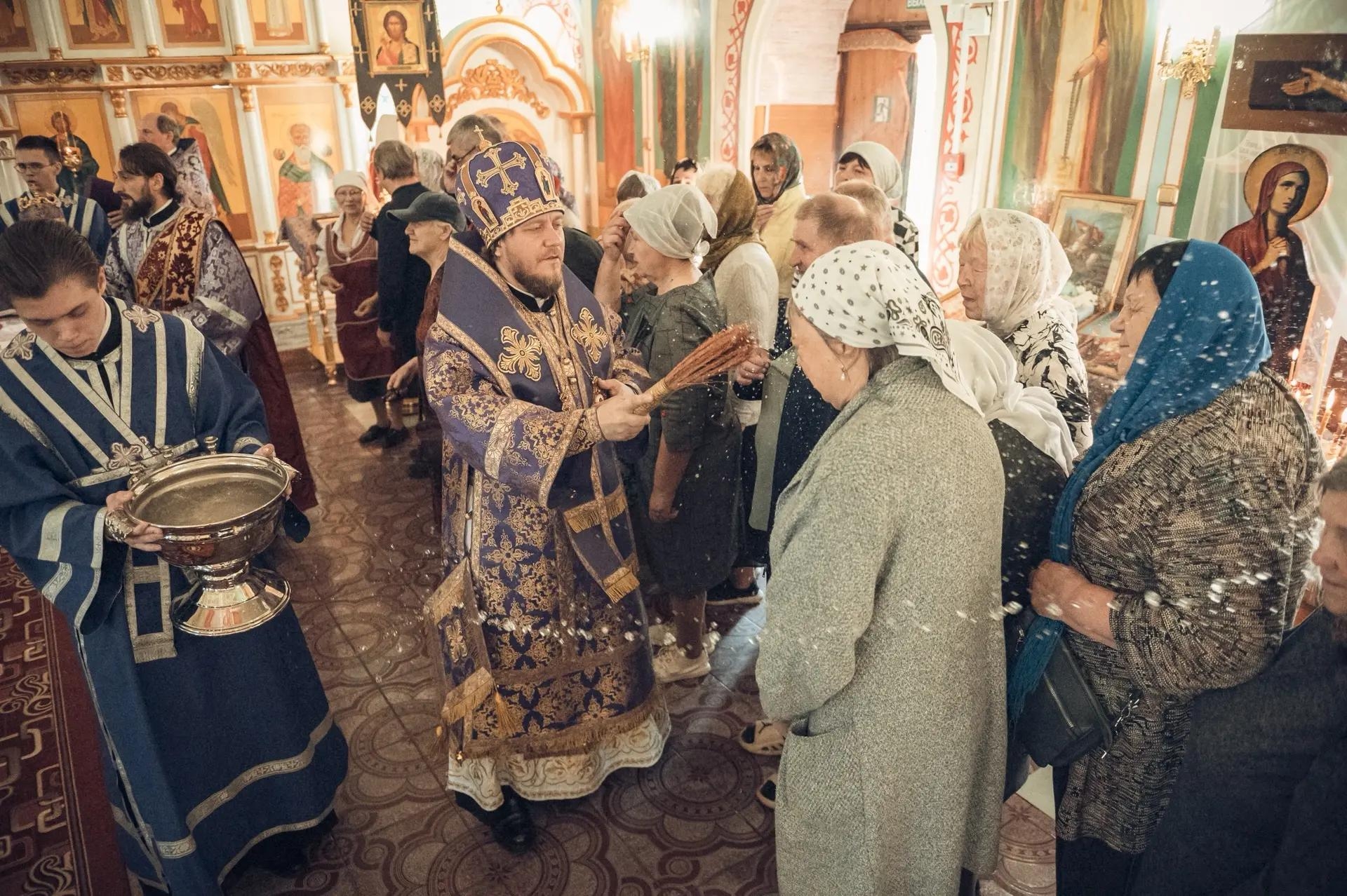 Литургия на Воздвижение Честного и Животворящего Креста Господня в Крестовоздвиженском храме г. Бакал