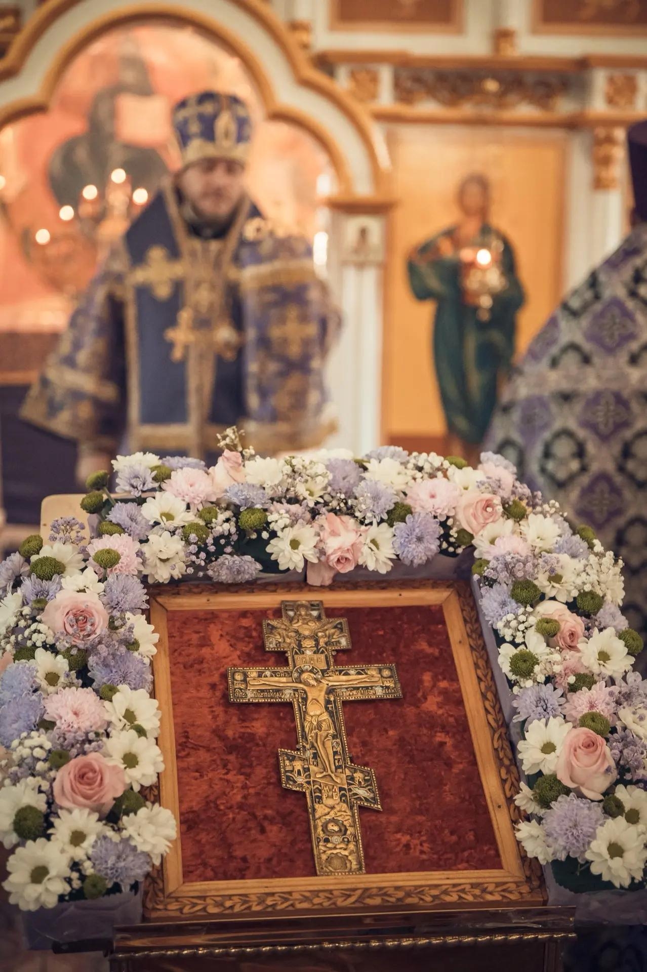 Литургия на Воздвижение Честного и Животворящего Креста Господня в Крестовоздвиженском храме г. Бакал