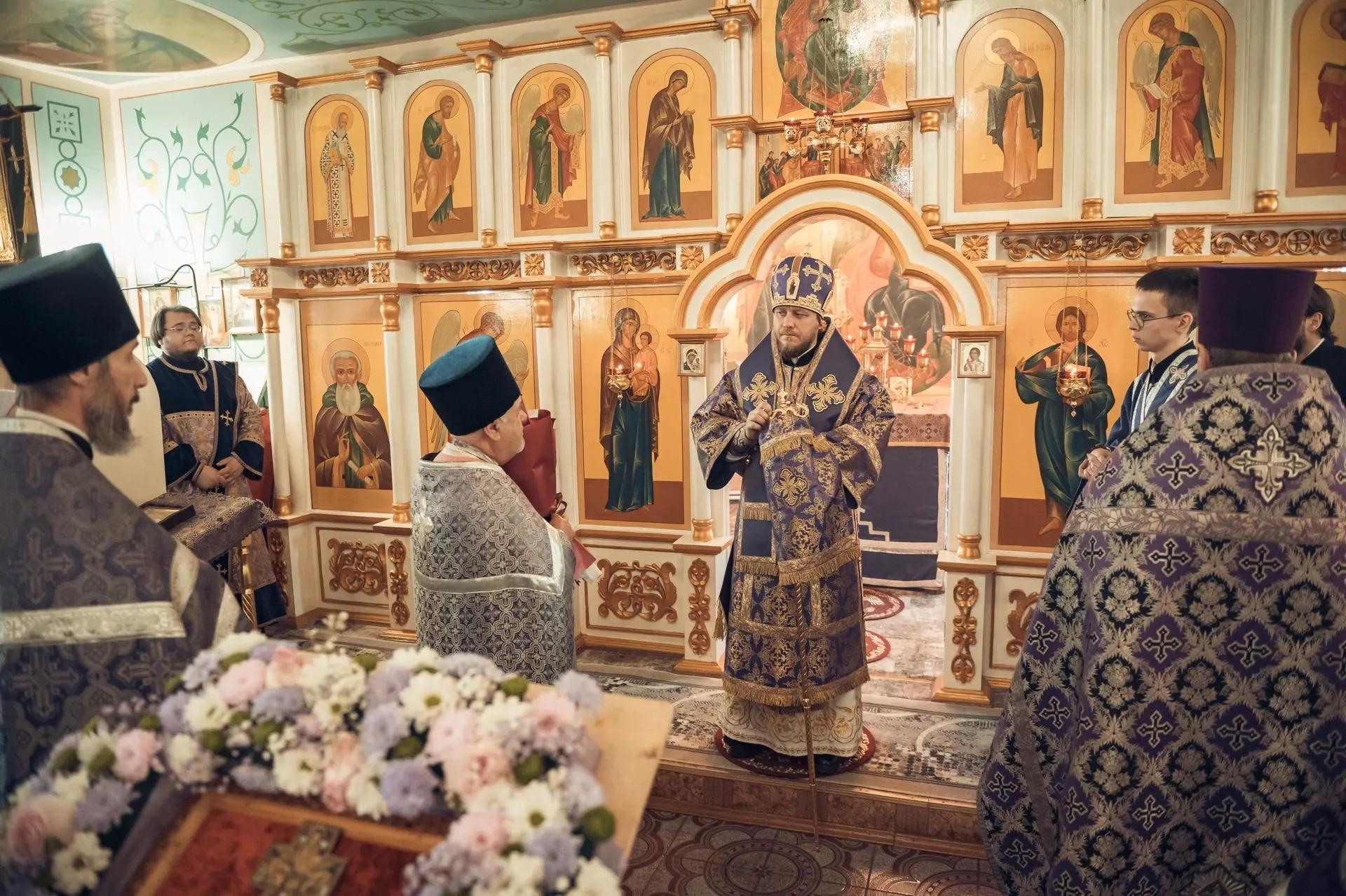 Литургия на Воздвижение Честного и Животворящего Креста Господня в Крестовоздвиженском храме г. Бакал