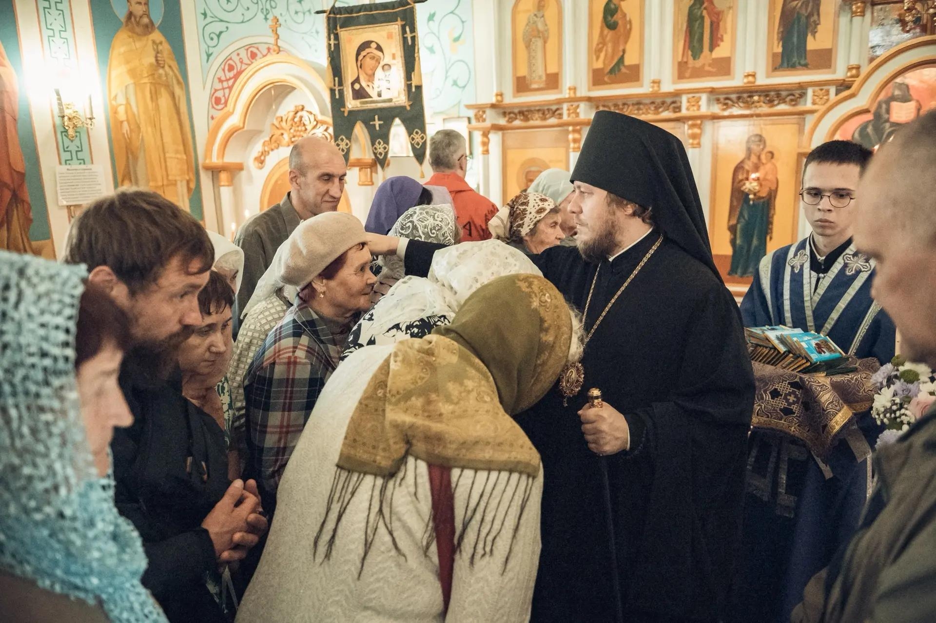 Литургия на Воздвижение Честного и Животворящего Креста Господня в Крестовоздвиженском храме г. Бакал