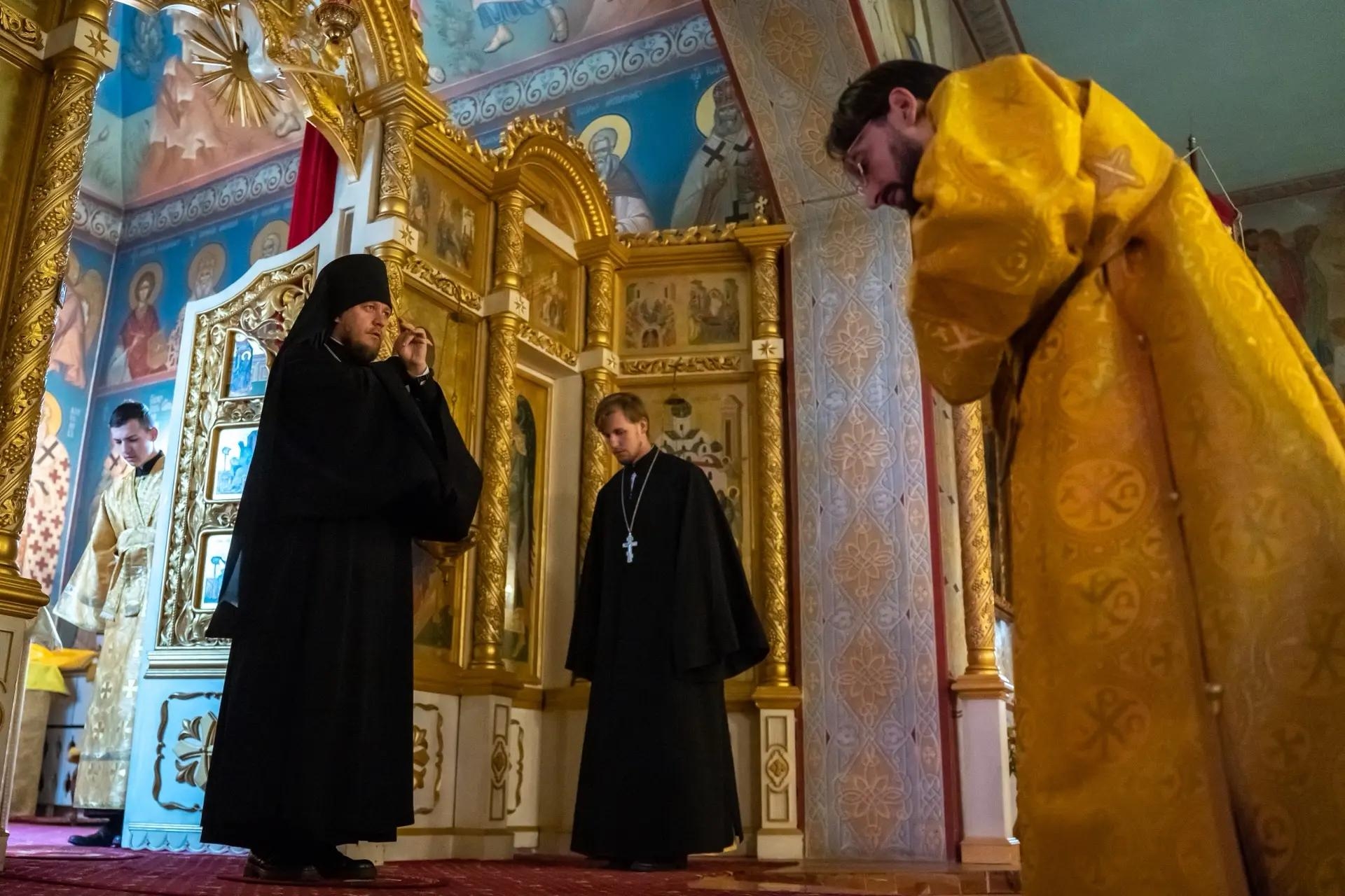 Литургия в четверг 14-й седмицы по Пятидесятнице, ап. от 70-ти Фаддея, мц. Вассы и прп. Марфы Дивеевской