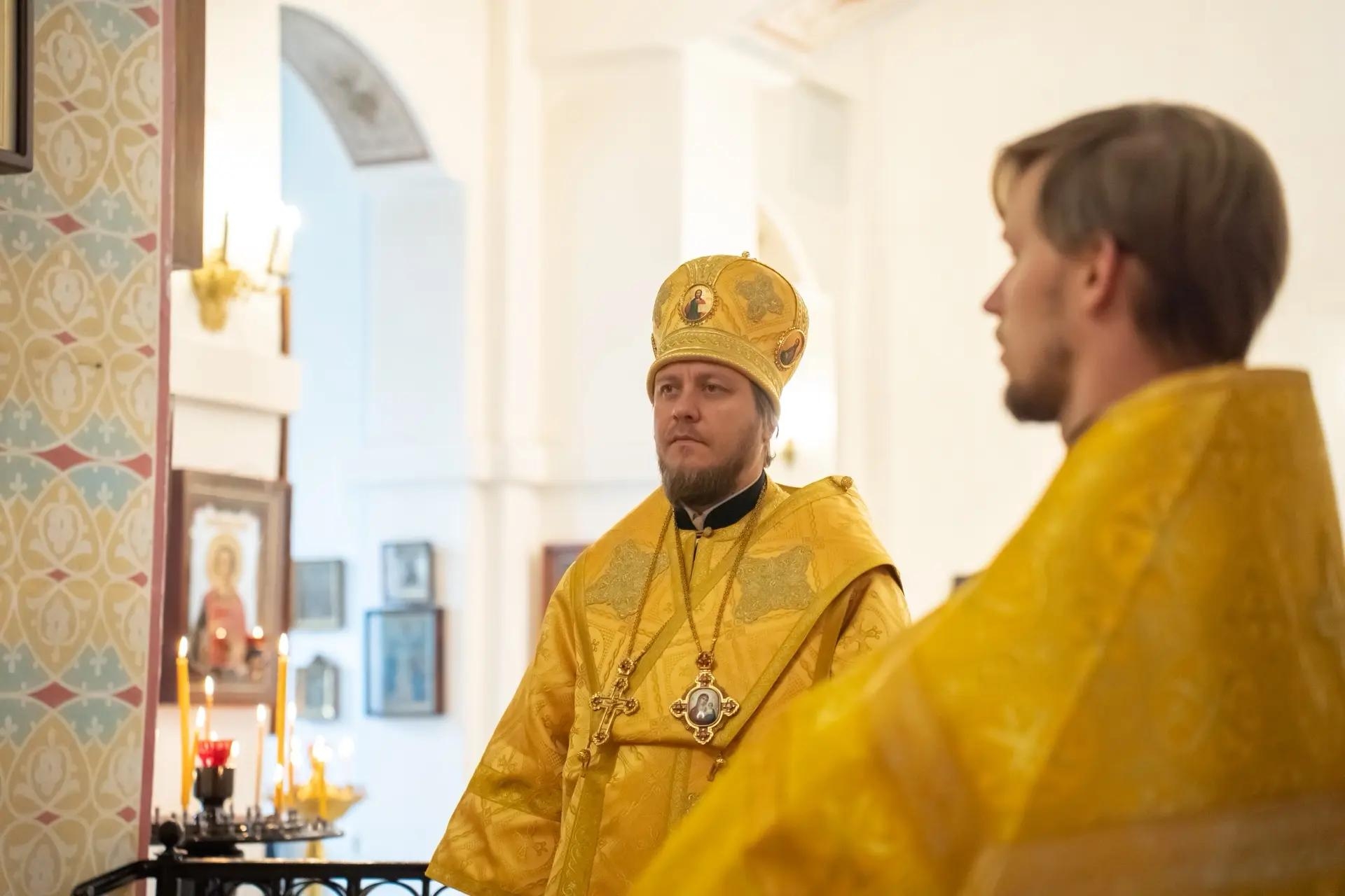 Литургия в четверг 14-й седмицы по Пятидесятнице, ап. от 70-ти Фаддея, мц. Вассы и прп. Марфы Дивеевской