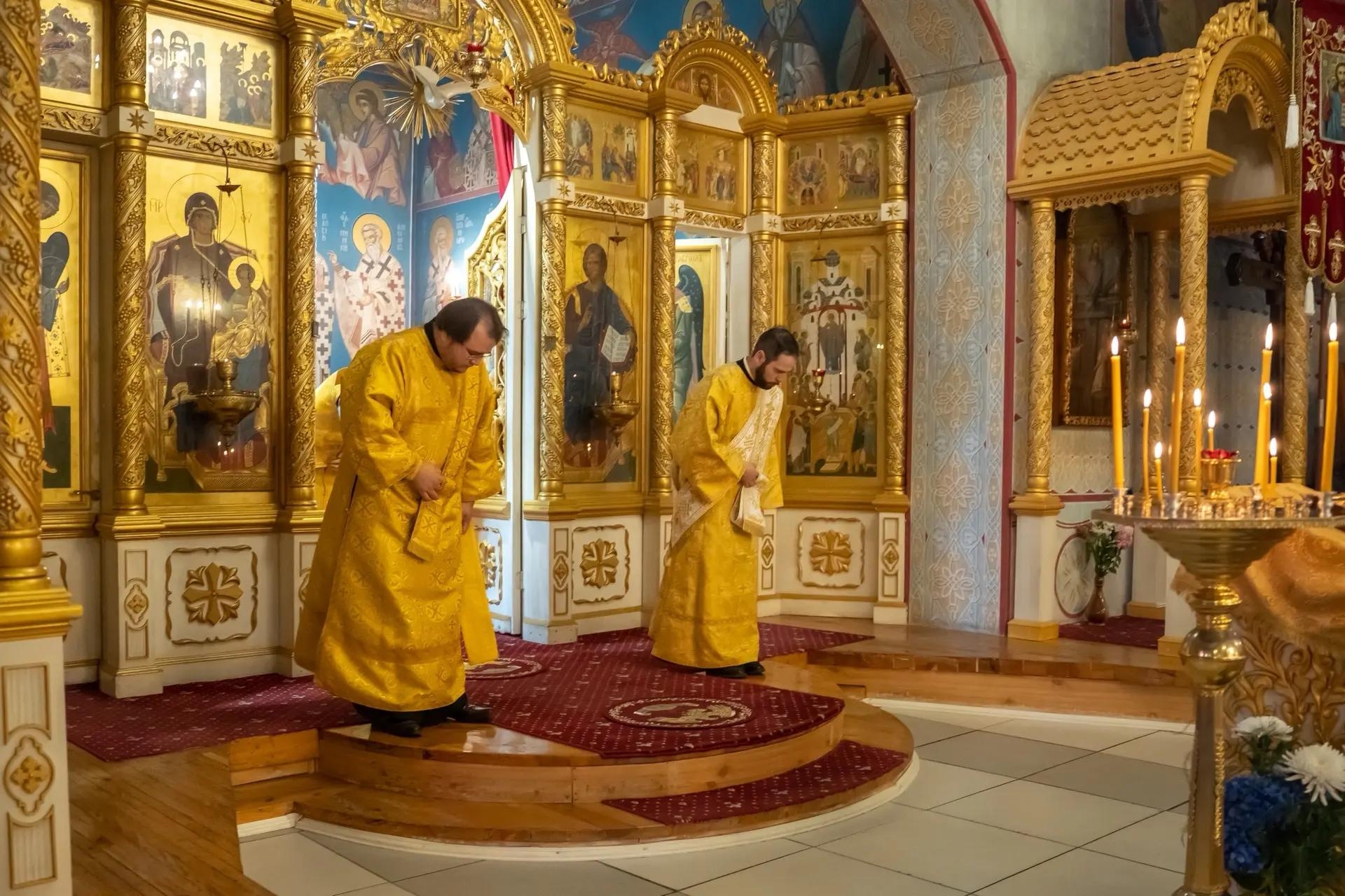Литургия в четверг 14-й седмицы по Пятидесятнице, ап. от 70-ти Фаддея, мц. Вассы и прп. Марфы Дивеевской