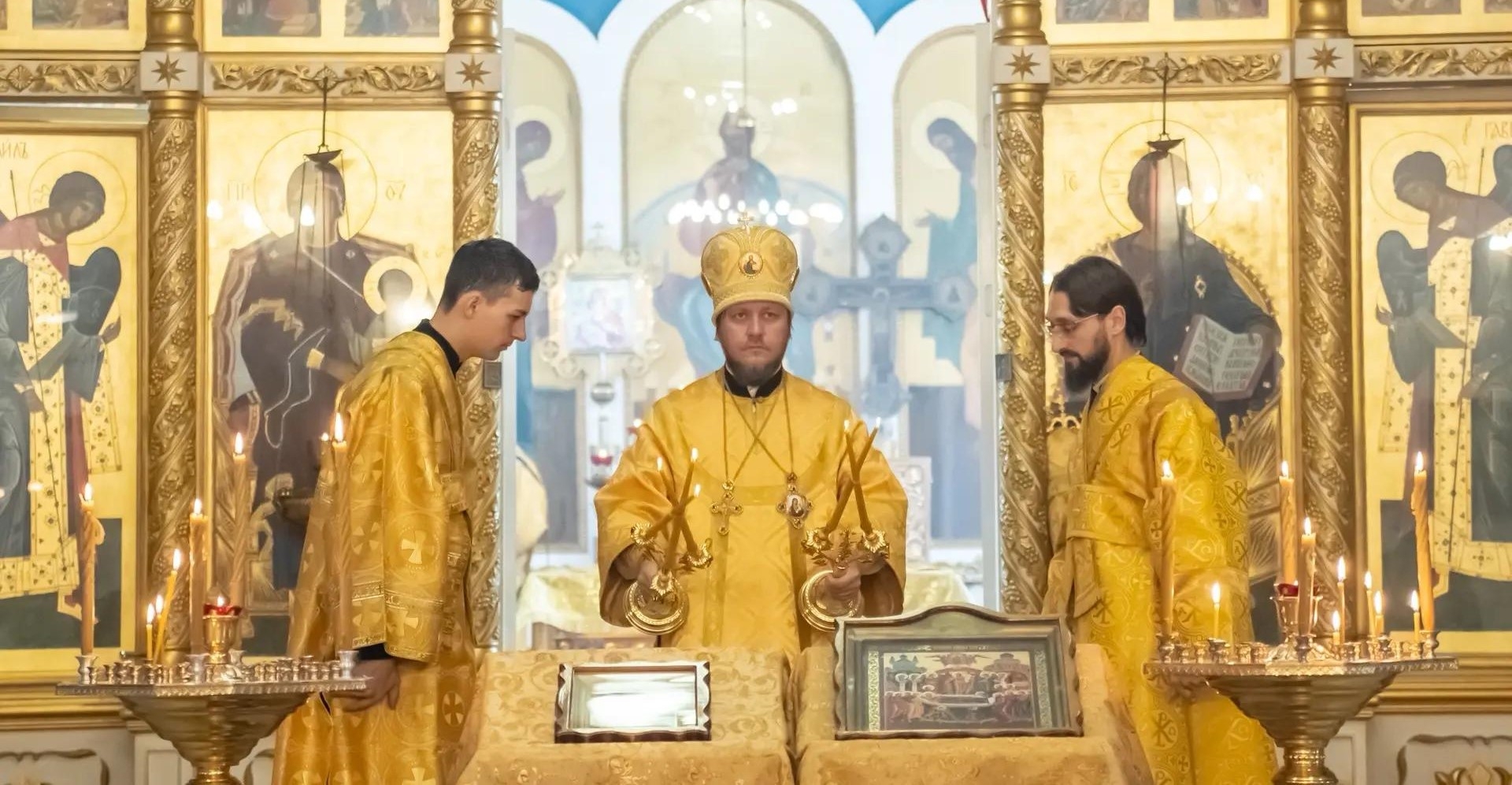 Литургия в пятницу 14-й седмицы по Пятидесятнице, мчч. Агафоника и Луппа