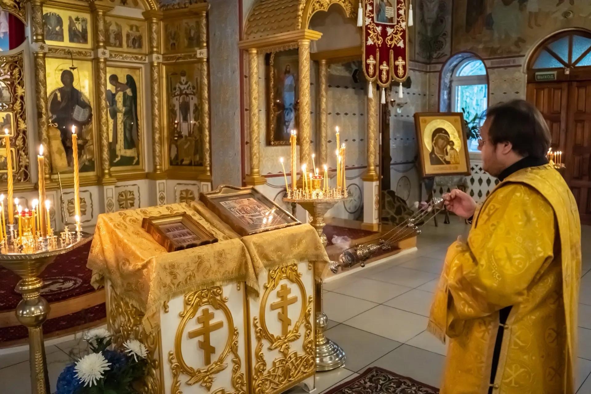 Литургия в пятницу 14-й седмицы по Пятидесятнице, мчч. Агафоника и Луппа