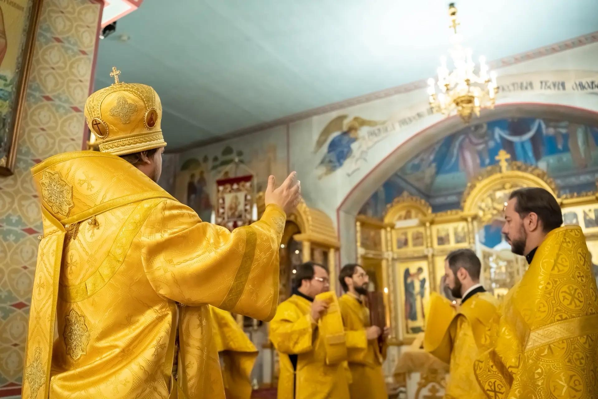 Литургия в пятницу 14-й седмицы по Пятидесятнице, мчч. Агафоника и Луппа