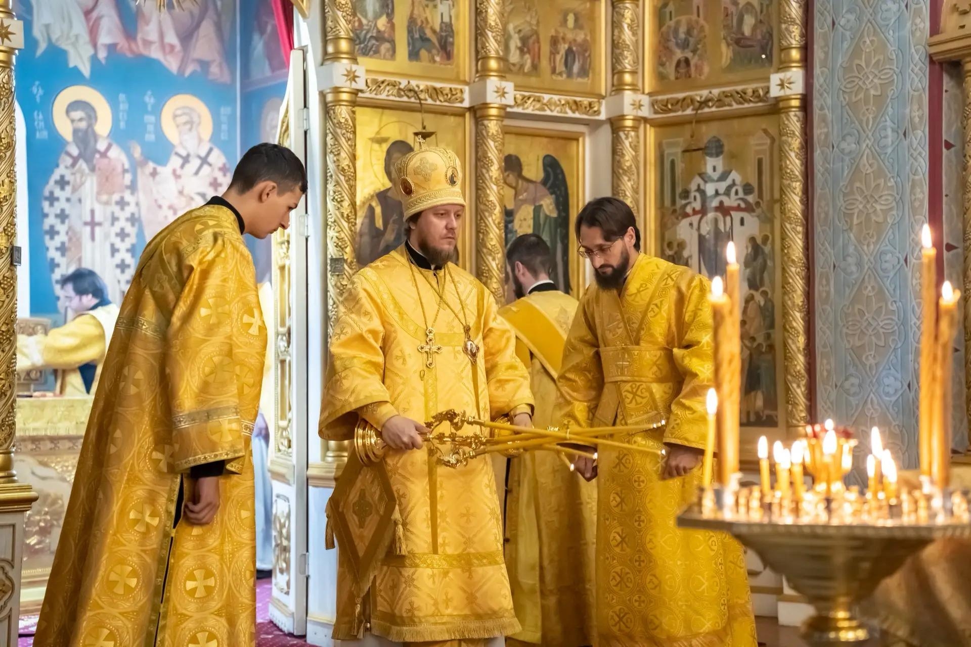 Литургия в пятницу 14-й седмицы по Пятидесятнице, мчч. Агафоника и Луппа