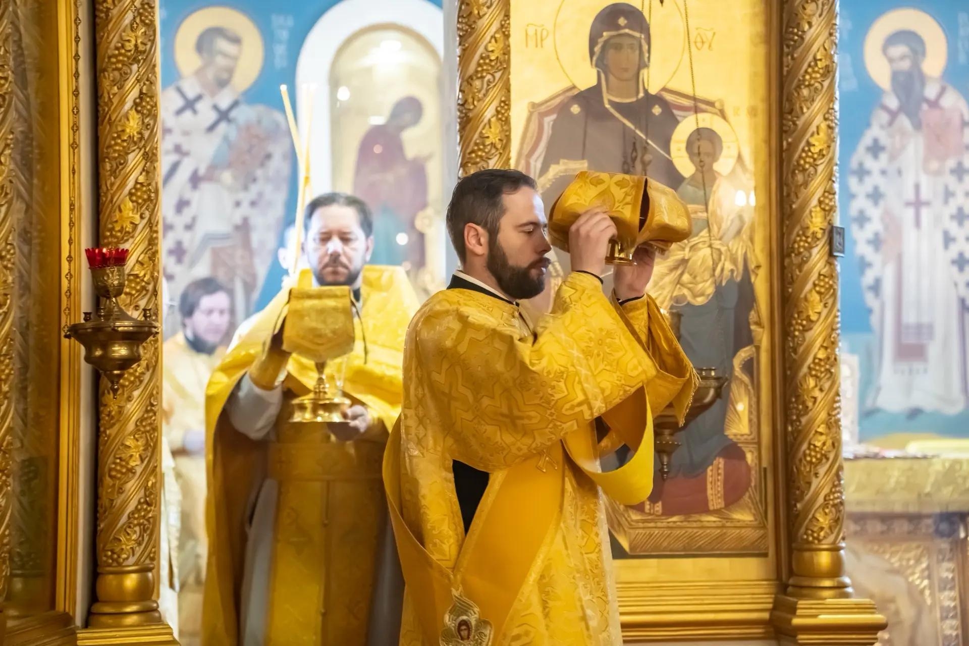 Литургия в пятницу 14-й седмицы по Пятидесятнице, мчч. Агафоника и Луппа