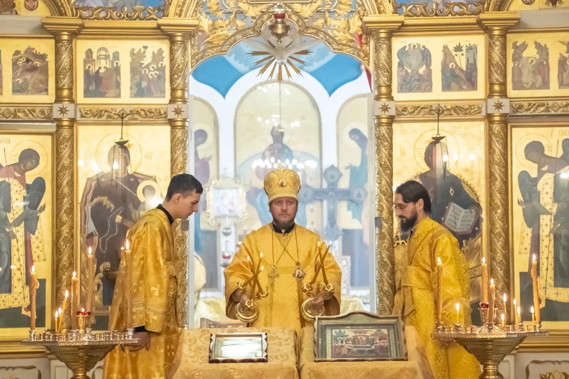 Литургия в пятницу 14-й седмицы по Пятидесятнице, мчч. Агафоника и Луппа