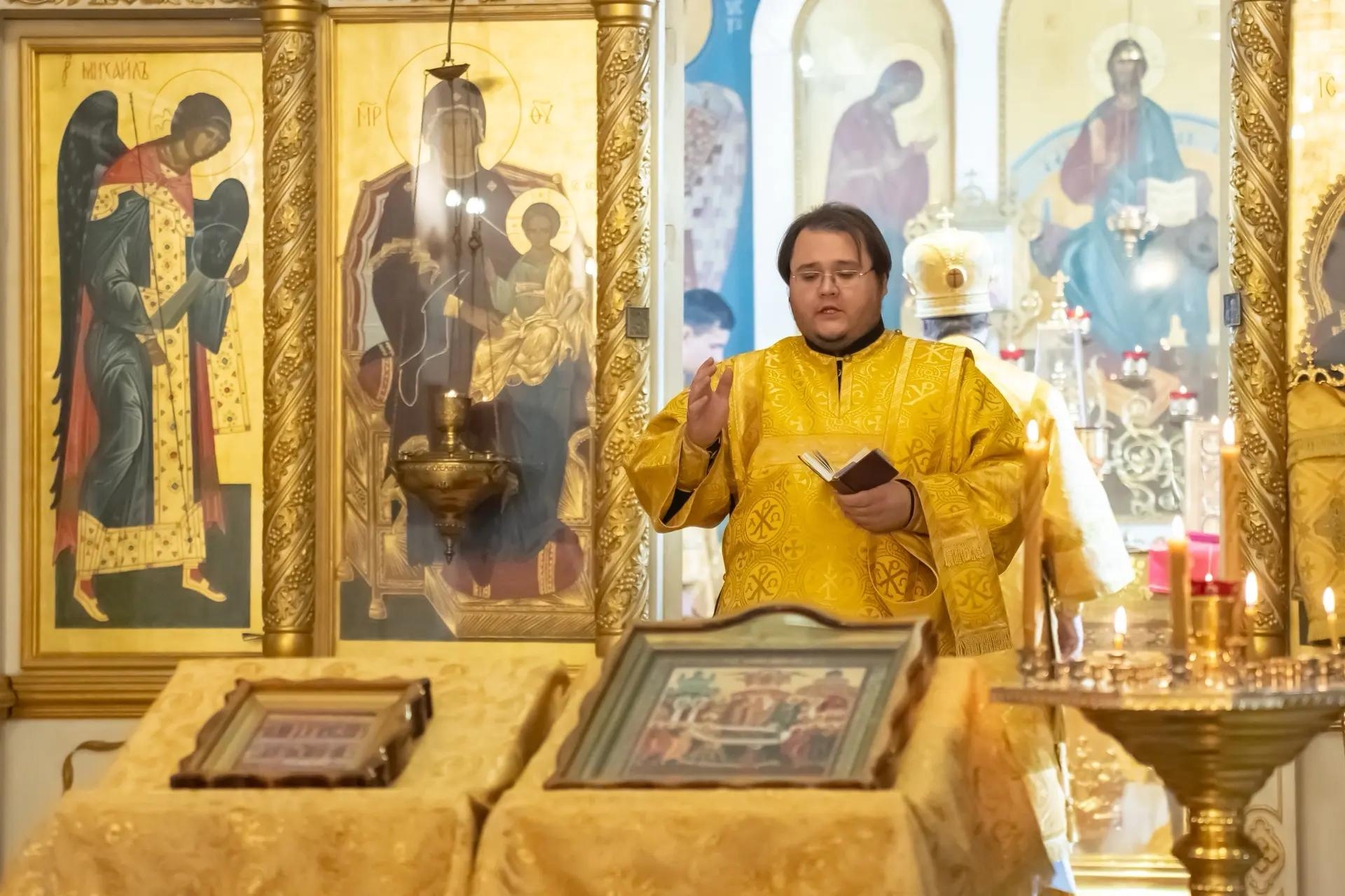 Литургия в пятницу 14-й седмицы по Пятидесятнице, мчч. Агафоника и Луппа