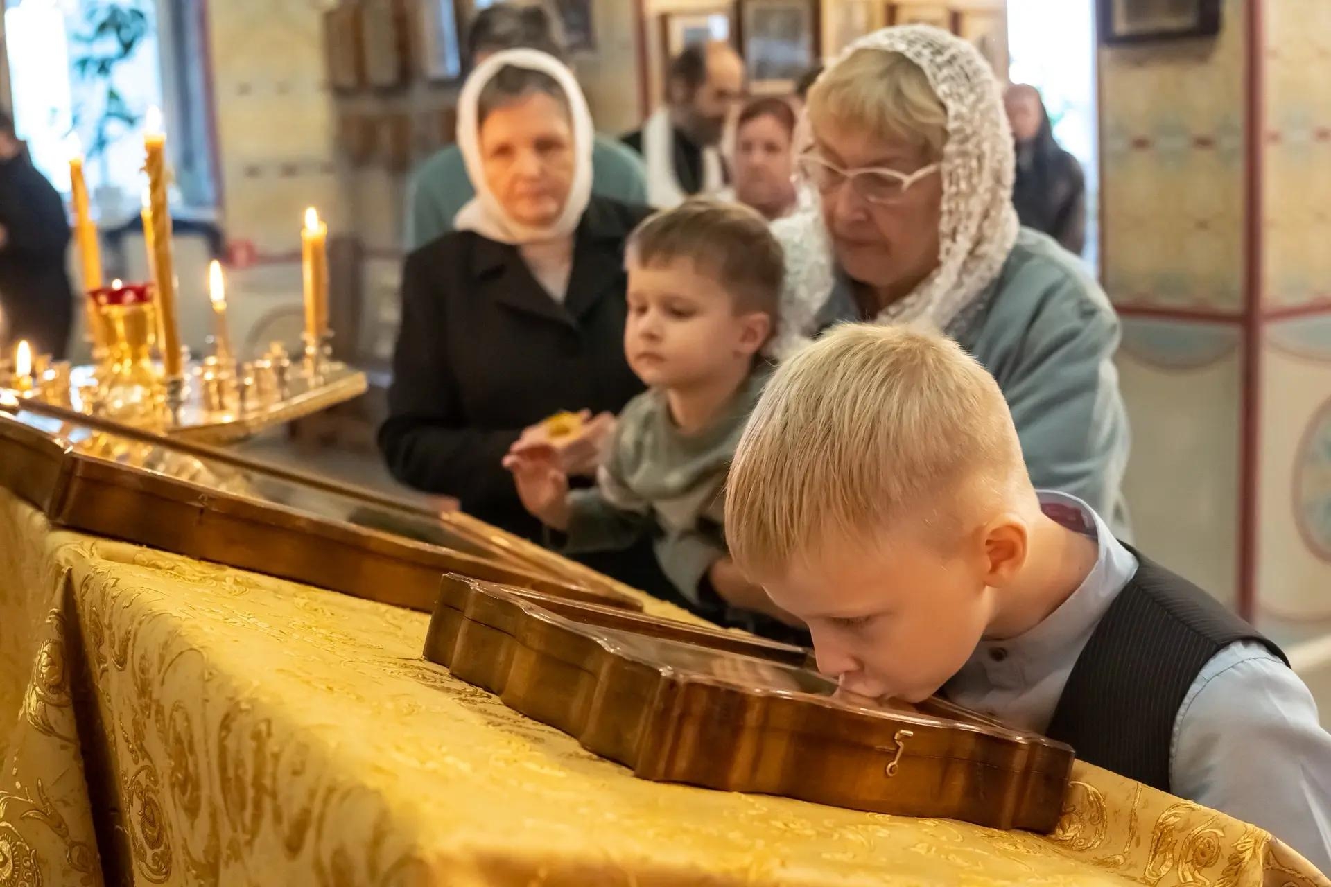 Литургия в пятницу 14-й седмицы по Пятидесятнице, мчч. Агафоника и Луппа