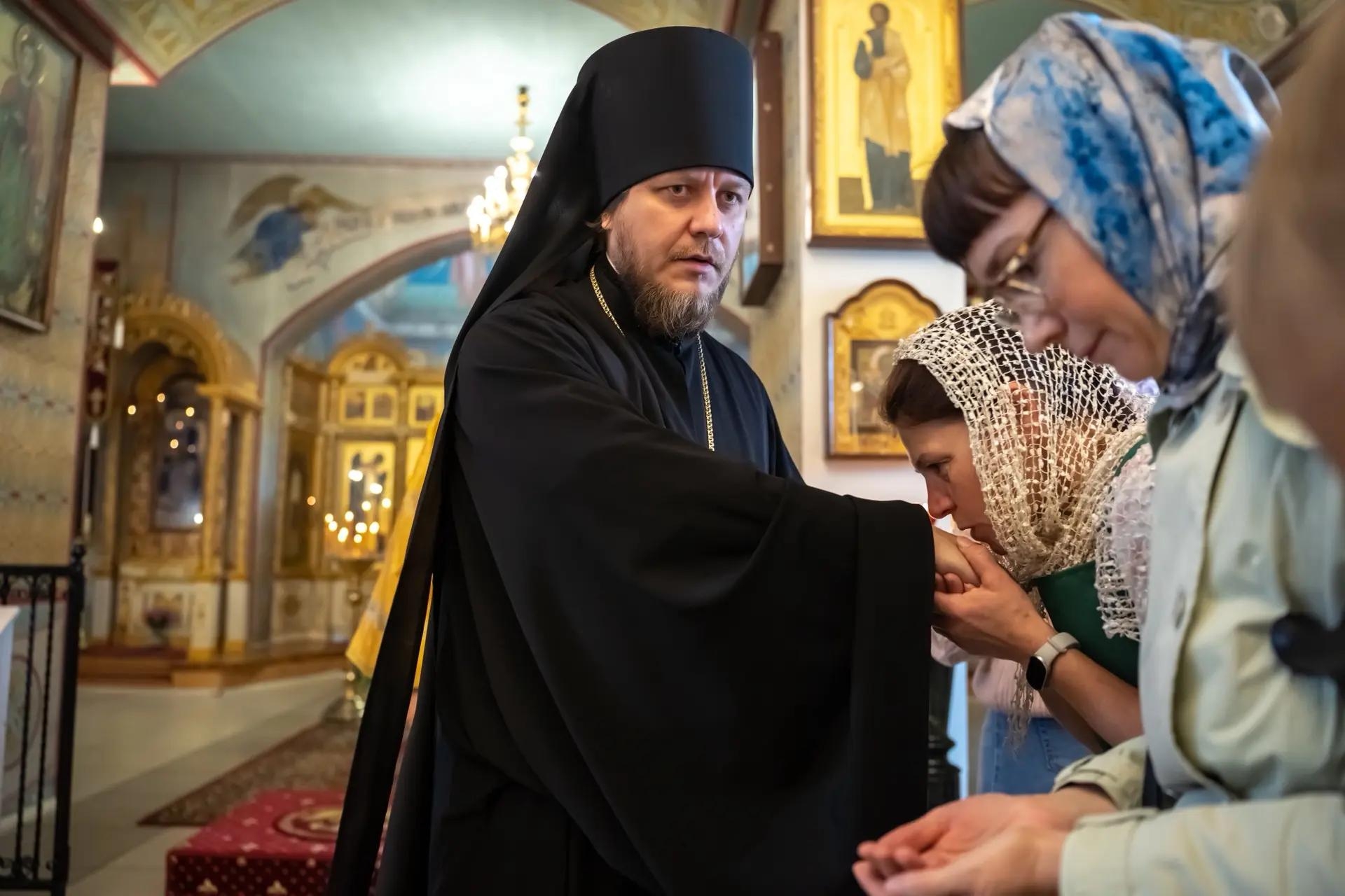Литургия в пятницу 14-й седмицы по Пятидесятнице, мчч. Агафоника и Луппа